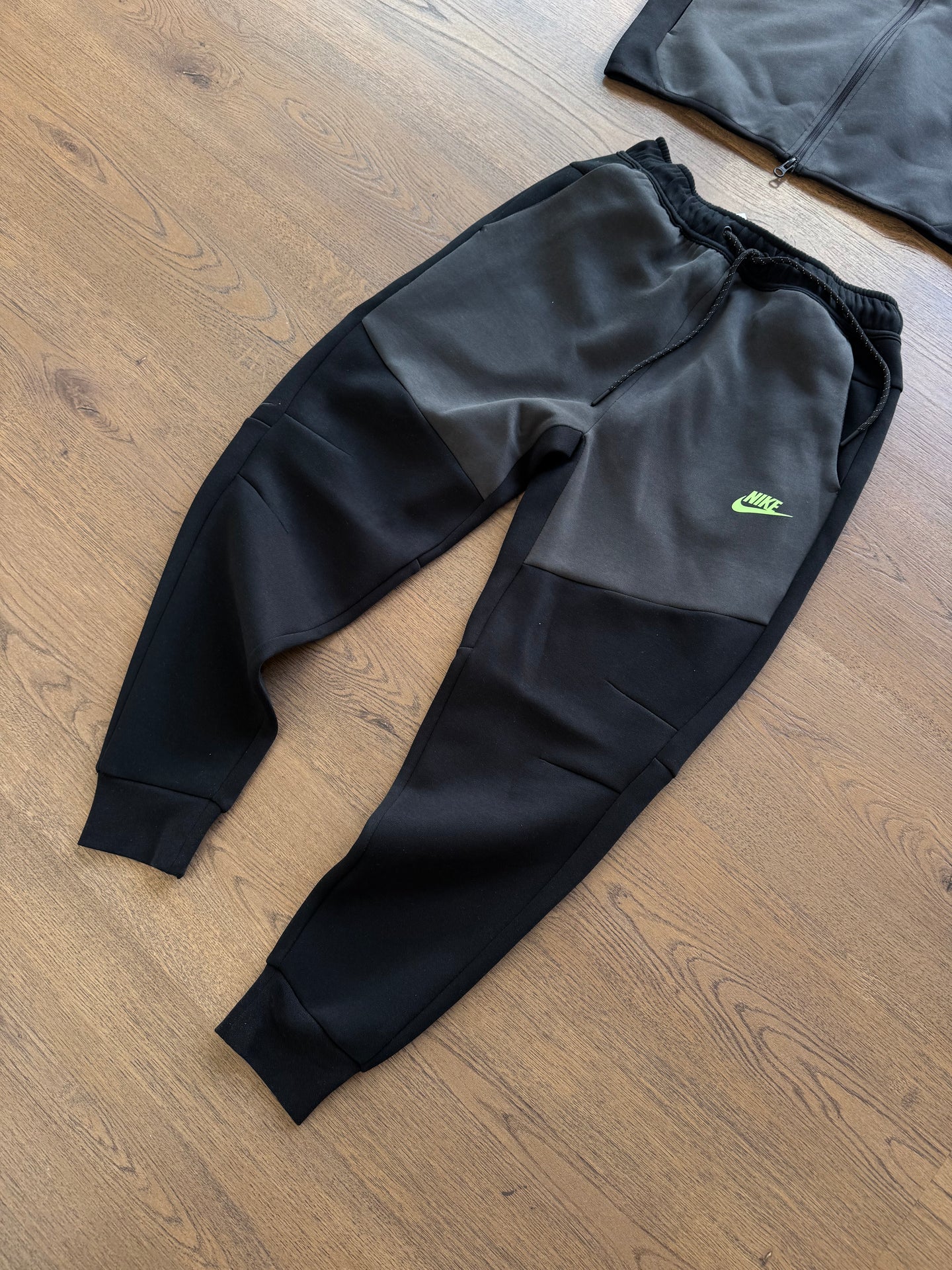CONJUNTO NIKE TECH 2026 - M15