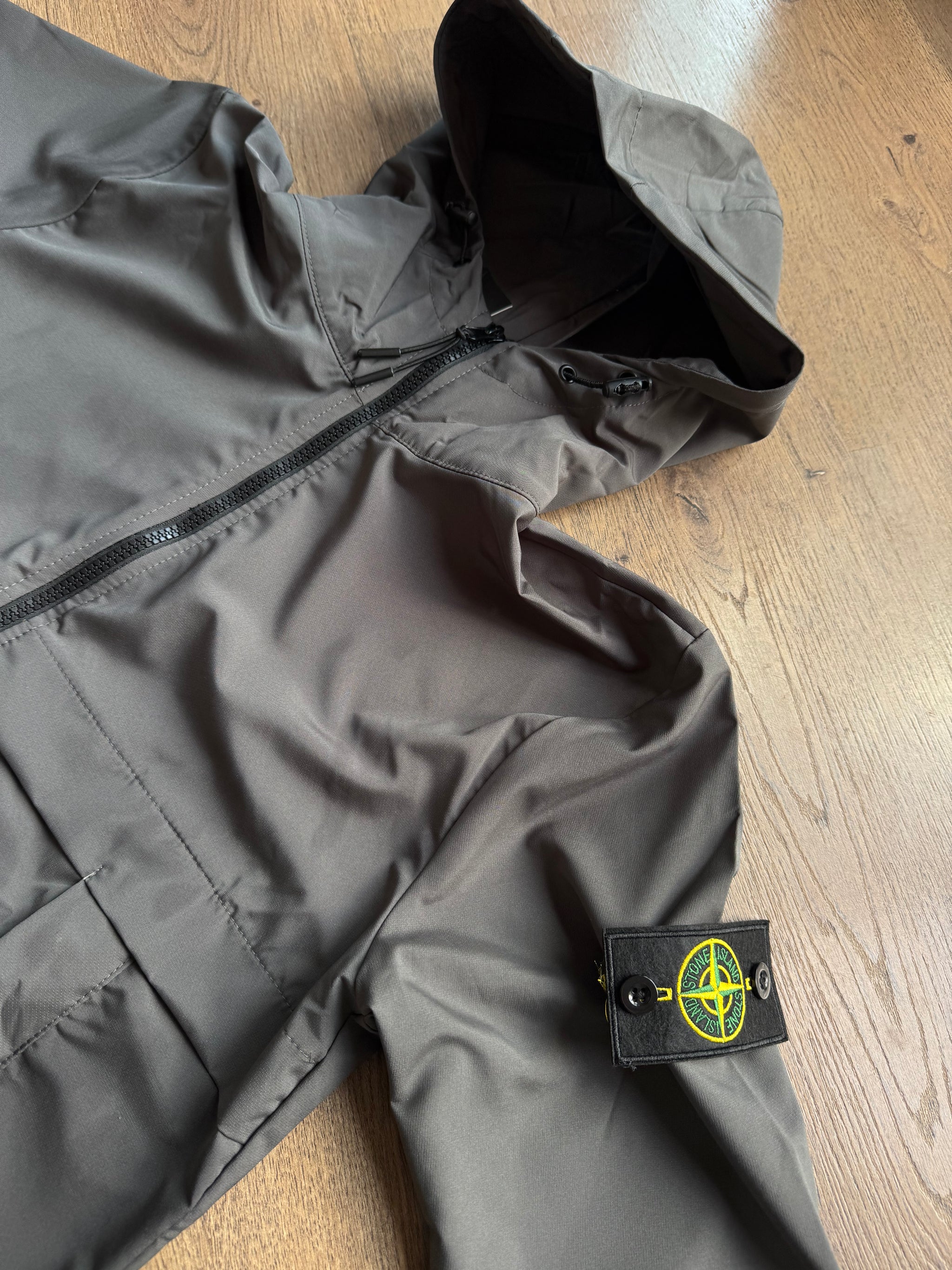 Conjunto Stone Island - GRIS OSCURO