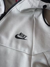 CONJUNTO NIKE TECH - BEIGE - N9
