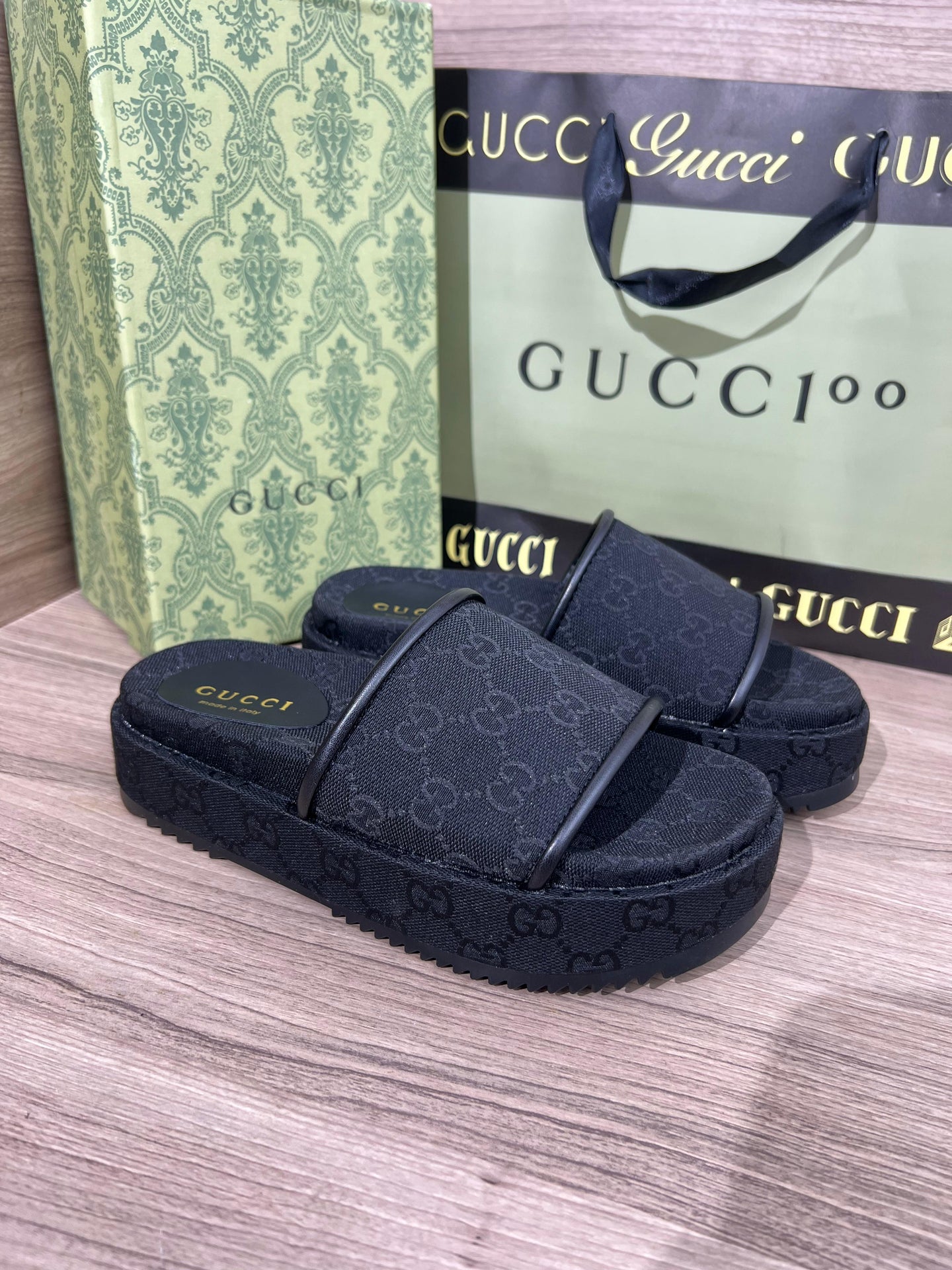 GUCCI- NEGRA