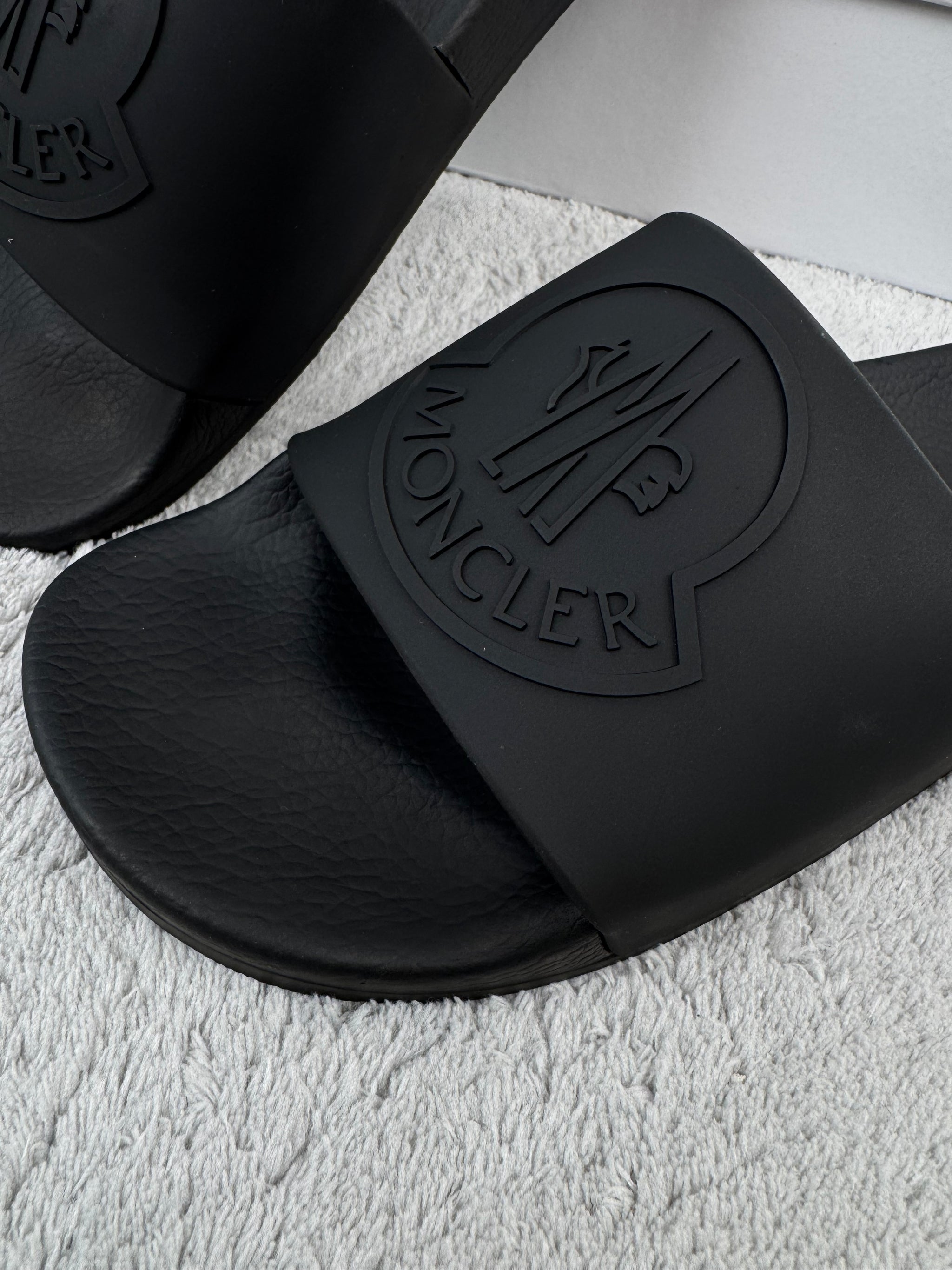MONCLER - NEGRAS