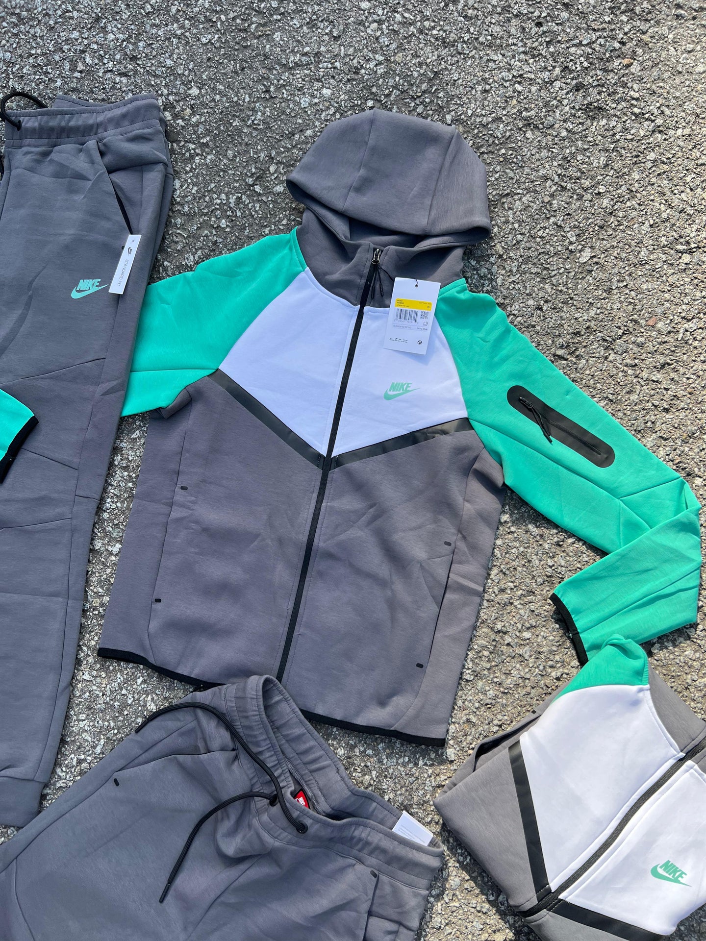 CONJUNTO NIKE TECH - 2025/2026