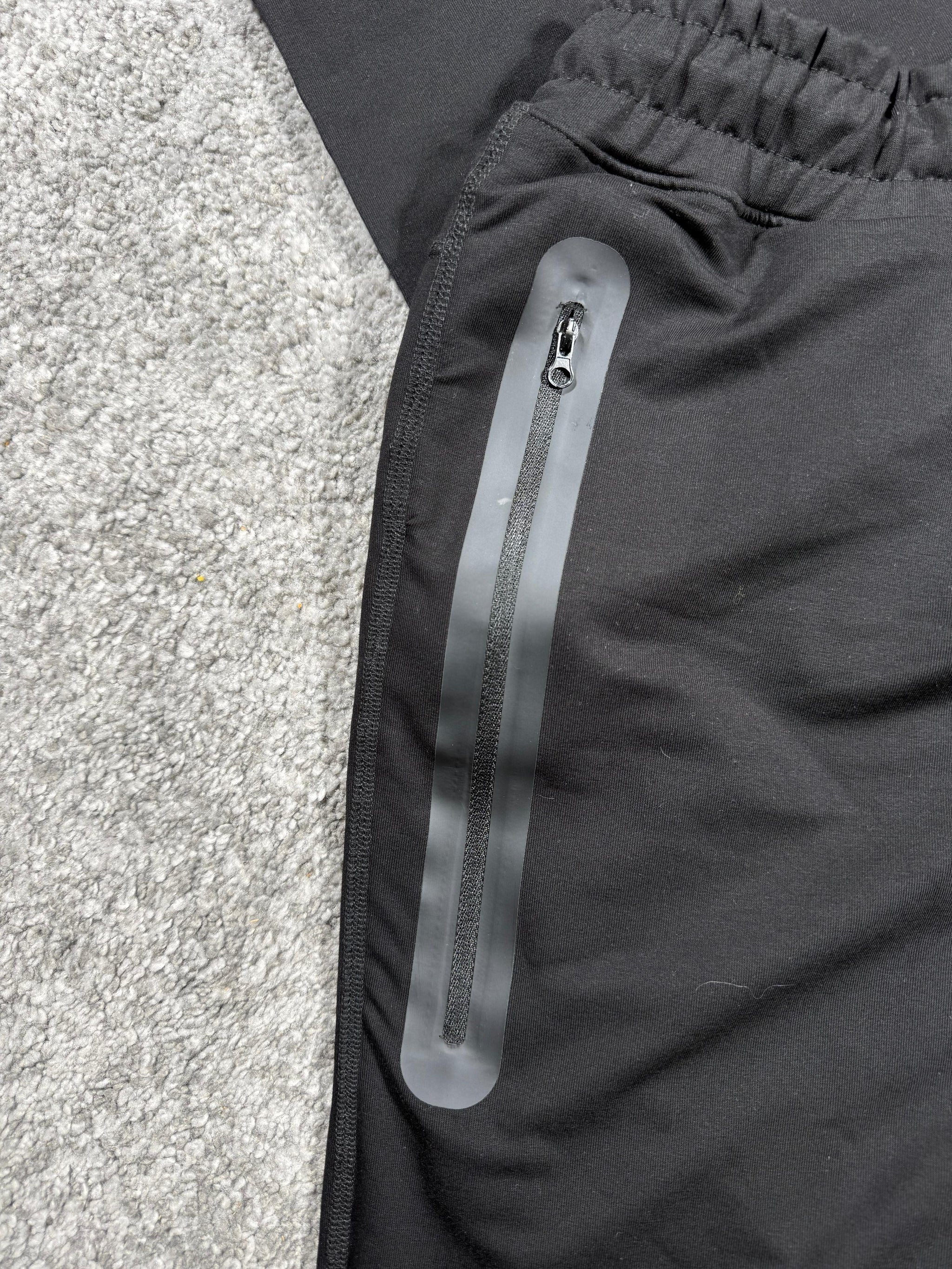 CONJUNTO CORTO - NIKE TECH  - NEGRO 2