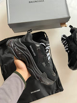 BALENCIAGA TRIPLE S - NEGRAS