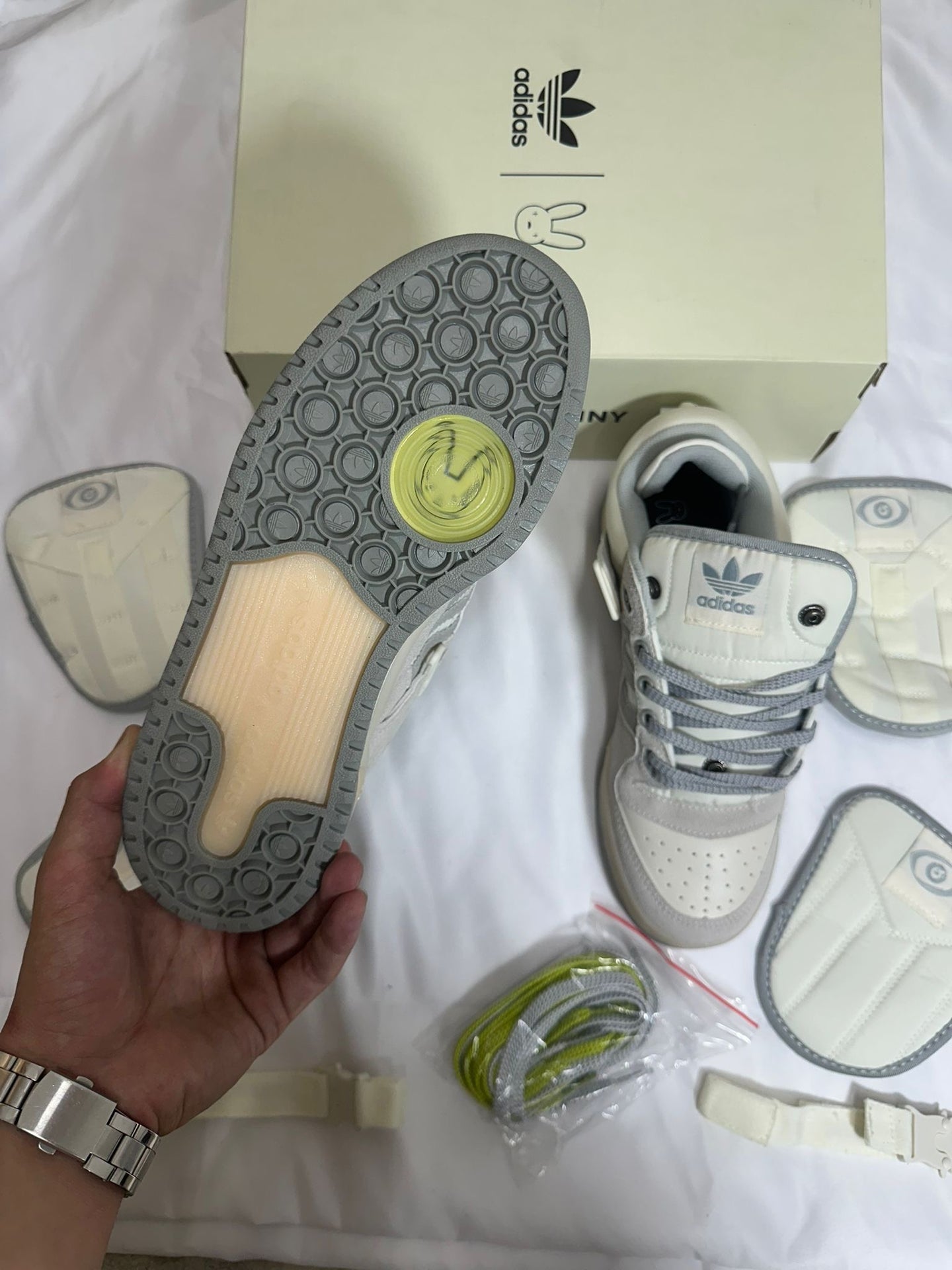 ADIDAS X BAD BUNNY - GRIS