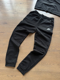 CONJUNTO NIKE TECH 2025 - NEGRO