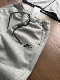 CONJUNTO NIKE TECH 2026 - M17