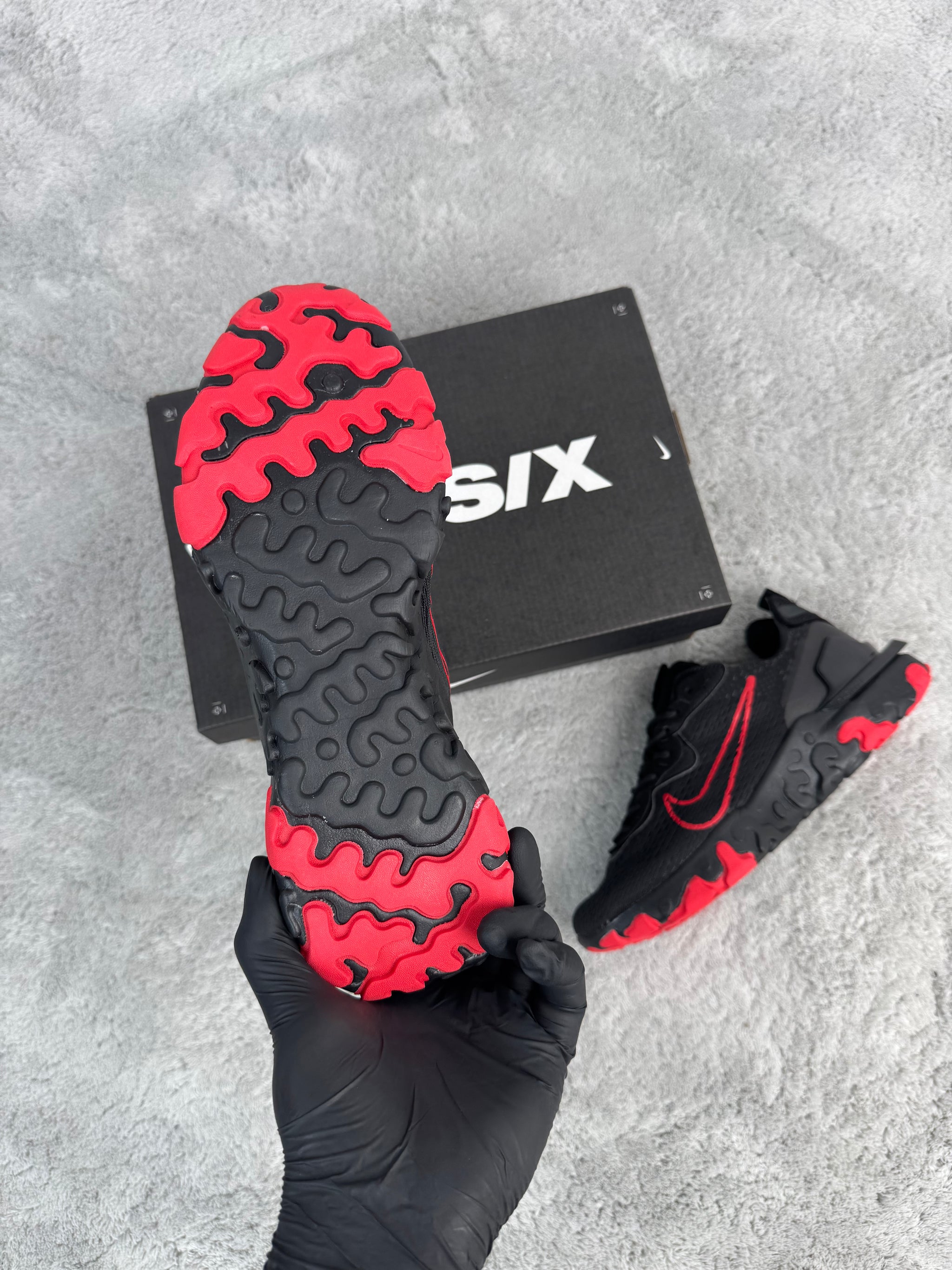 NIKE REACT VISION - BLACK/RED