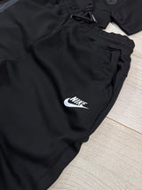 CONJUNTO NIKE TECH - NEGRO