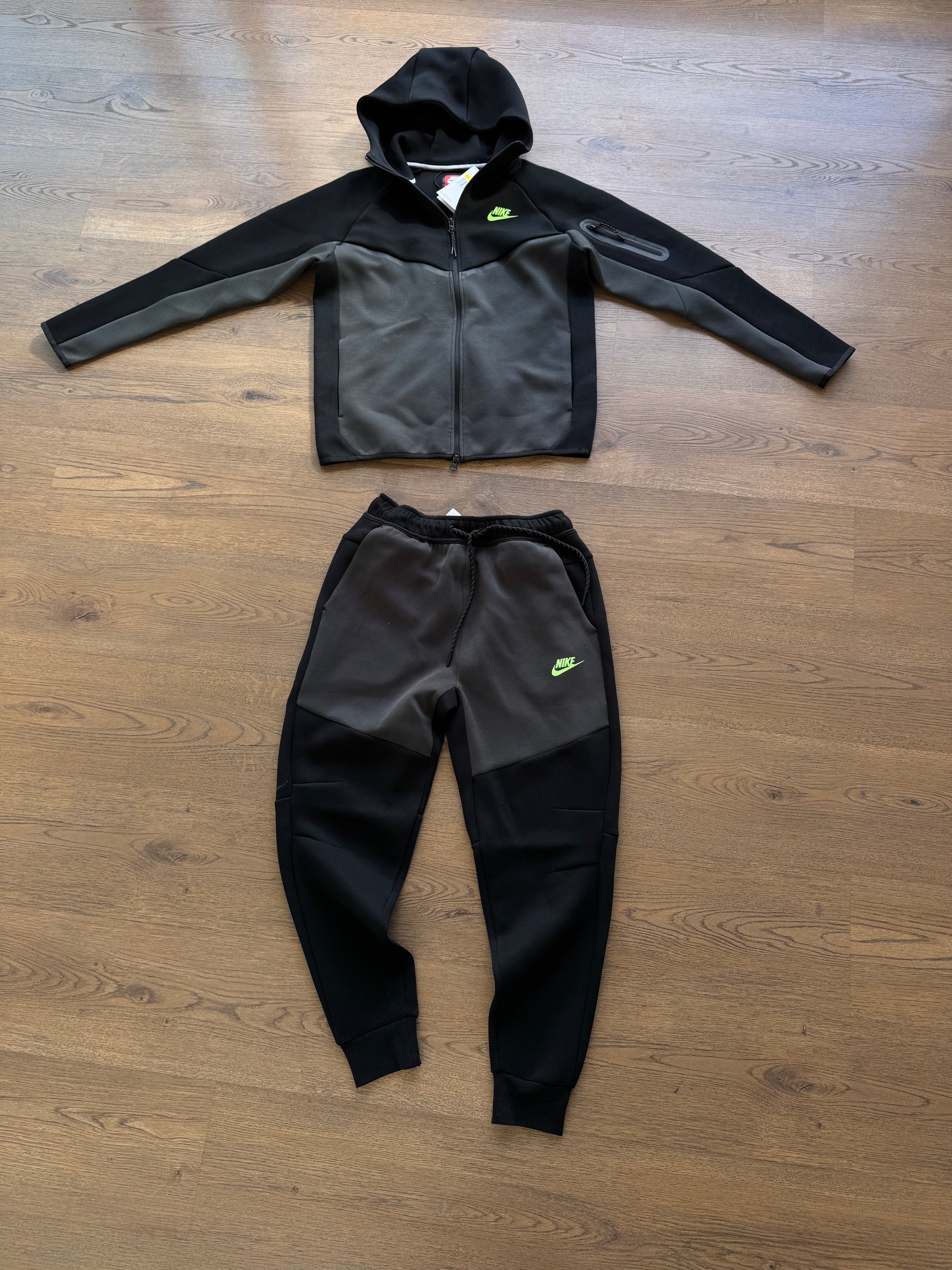 CONJUNTO NIKE TECH 2026 - M15