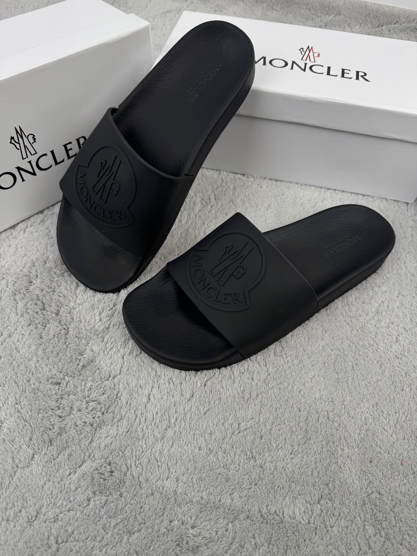 MONCLER - NEGRAS