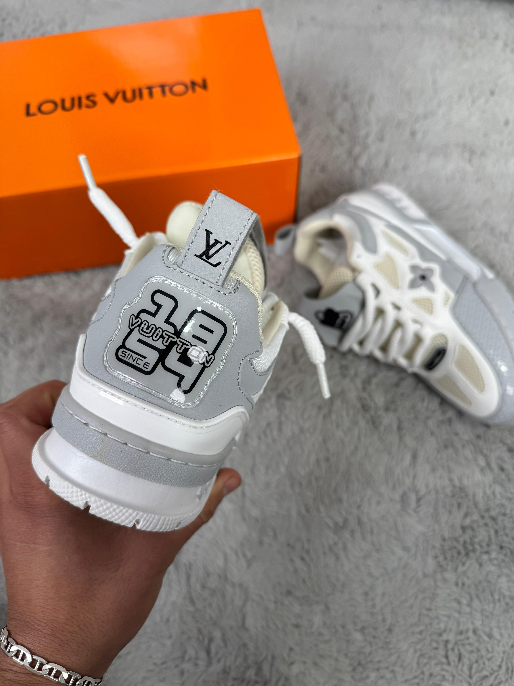 LV TRAINER - BLANCO/GRIS