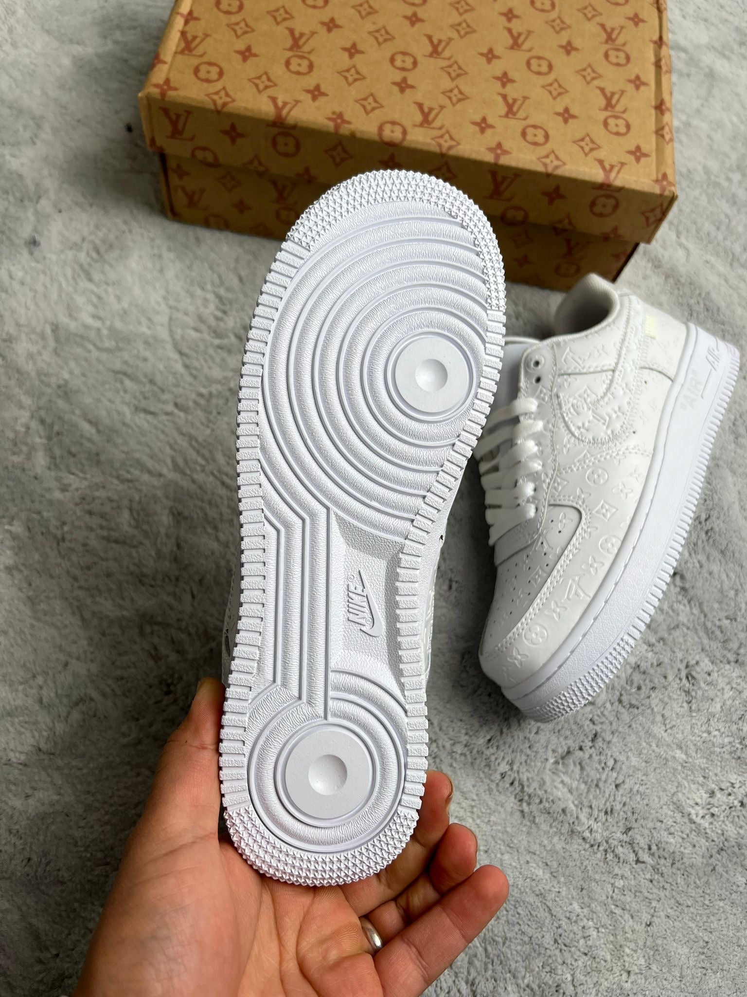 NIKE AIR FORCE ONE x LV