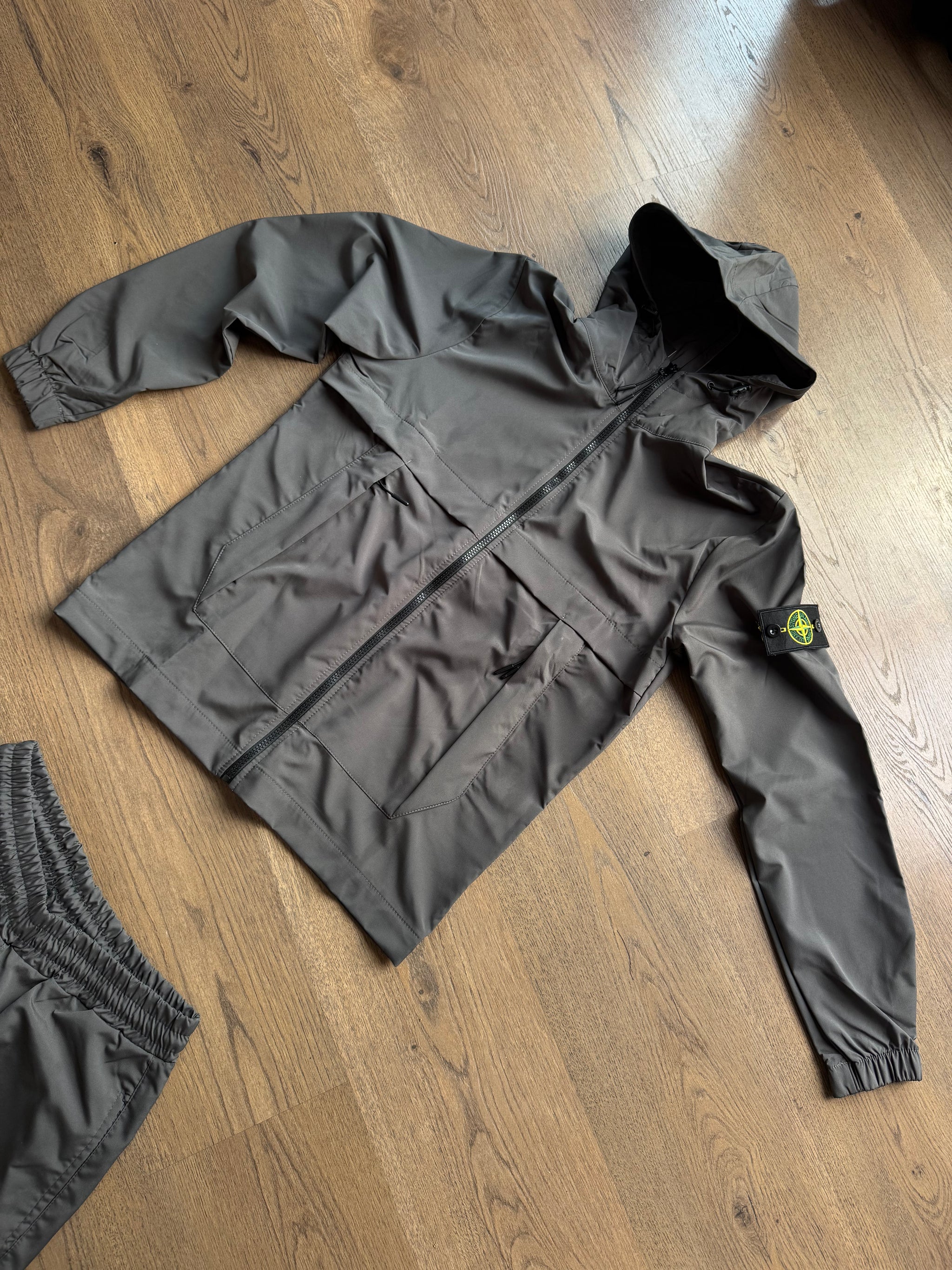 Conjunto Stone Island - GRIS OSCURO