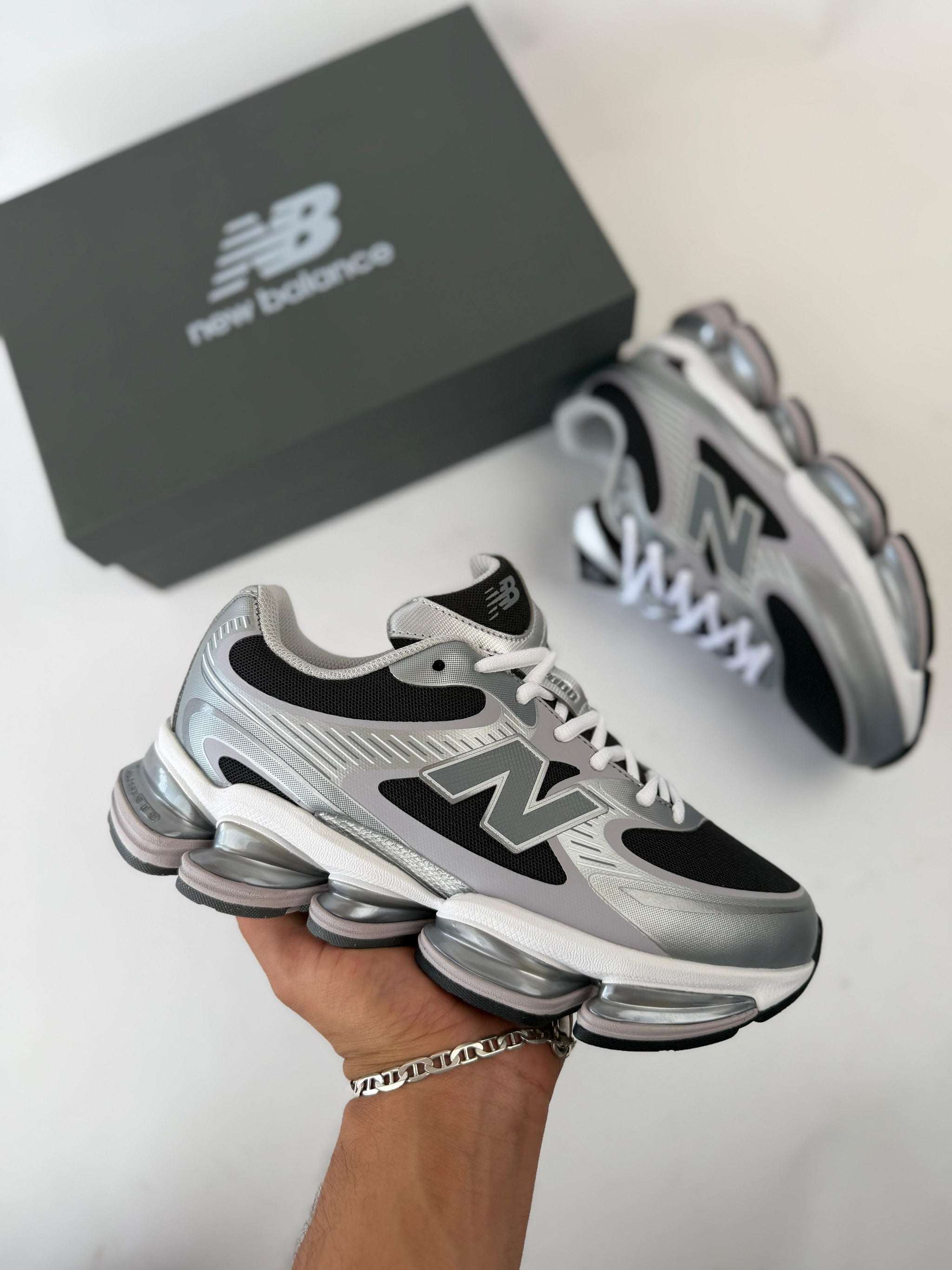 NEW BALANCE 2000 gris negro