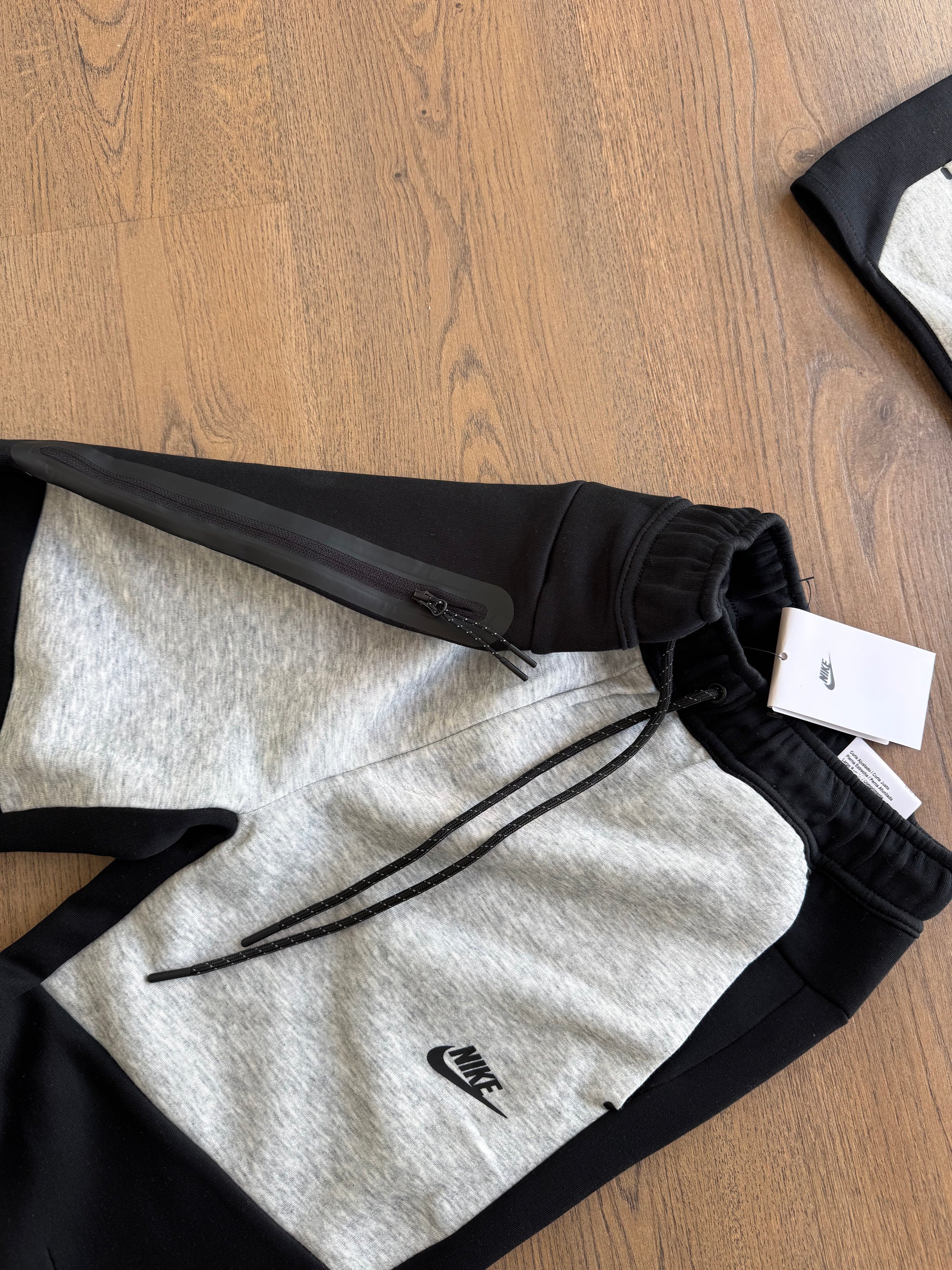 CONJUNTO NIKE TECH 2026 - M16