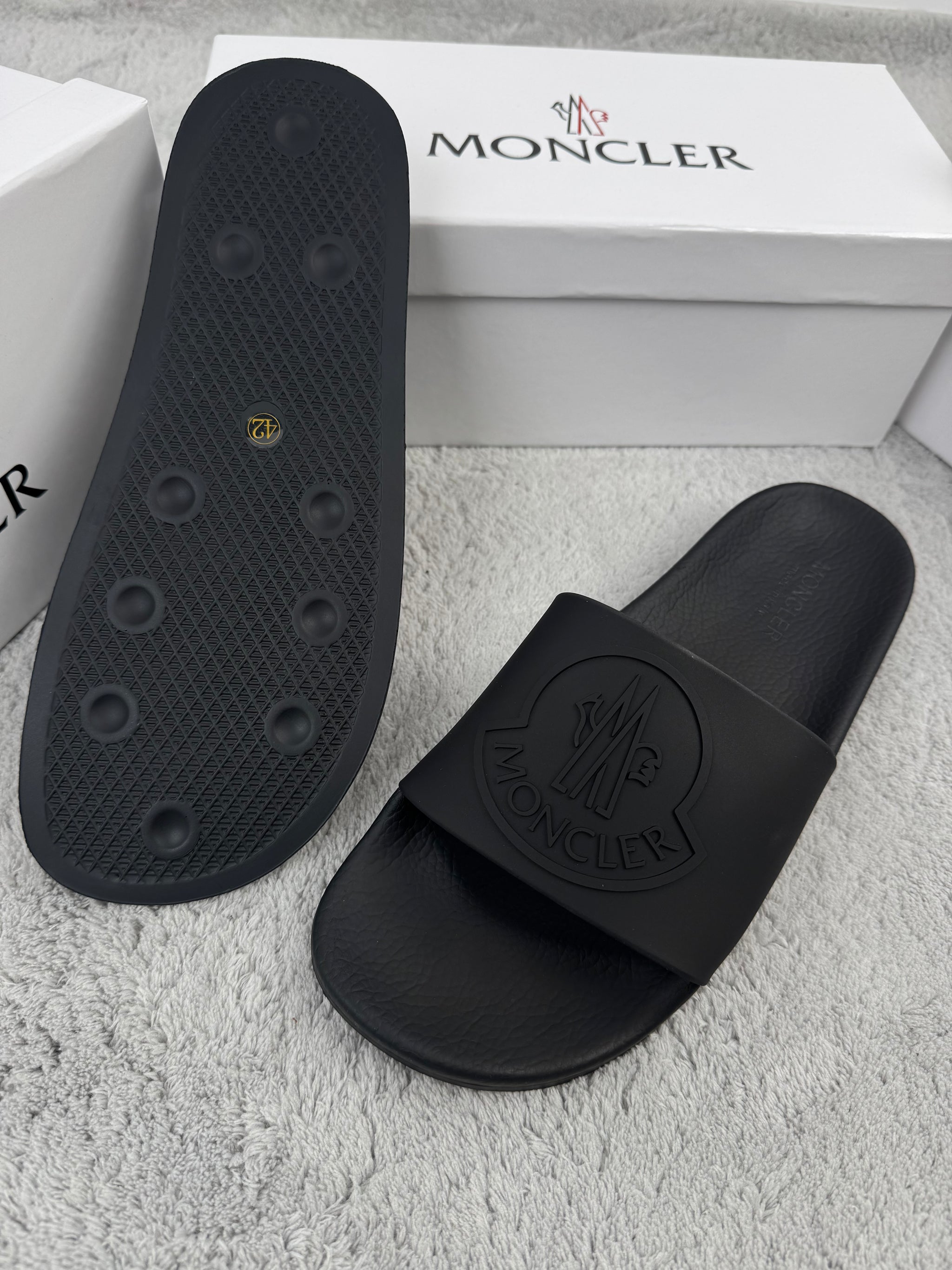 MONCLER - NEGRAS
