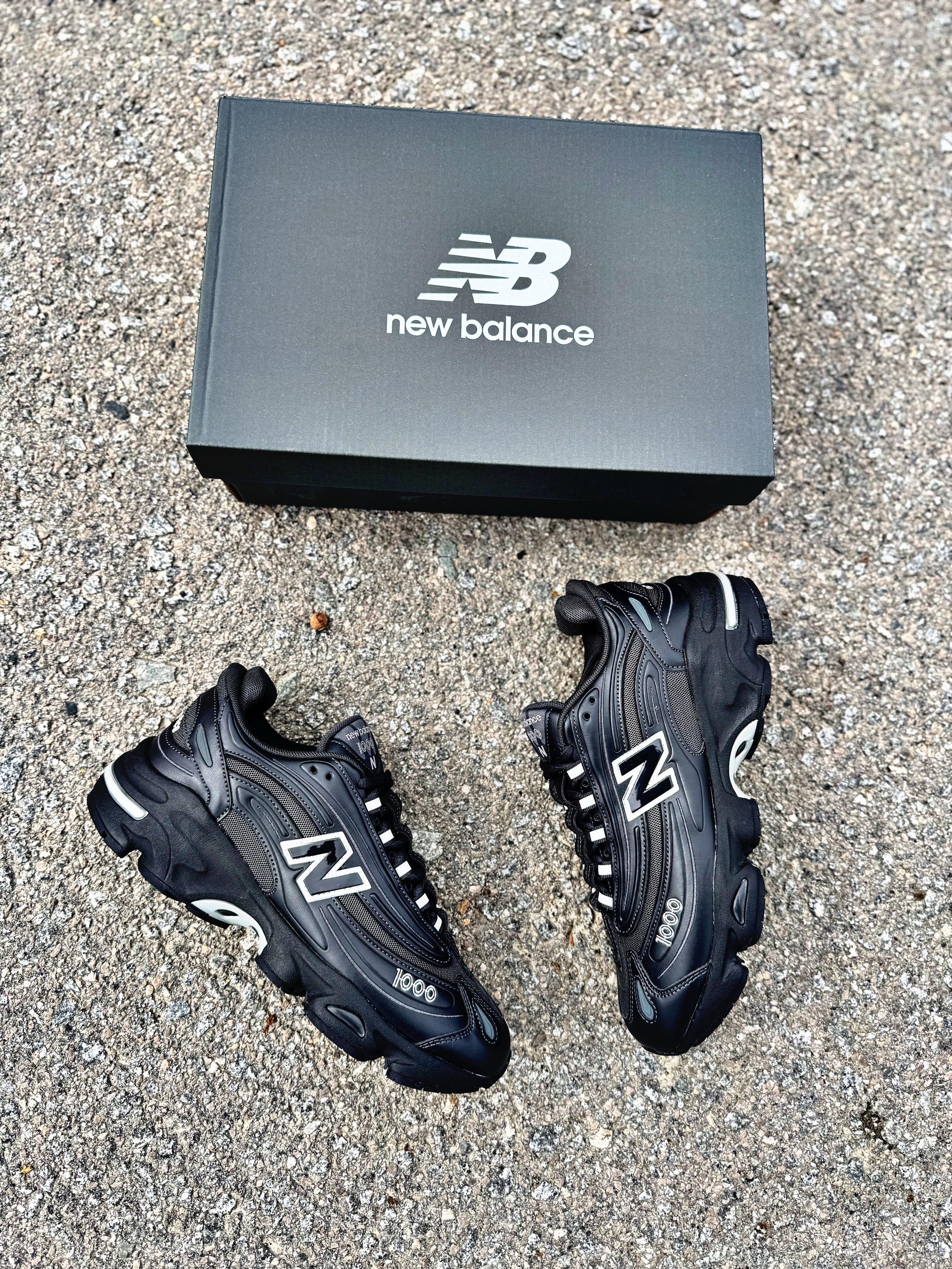 NEW BALANCE 1000 - NEGRAS