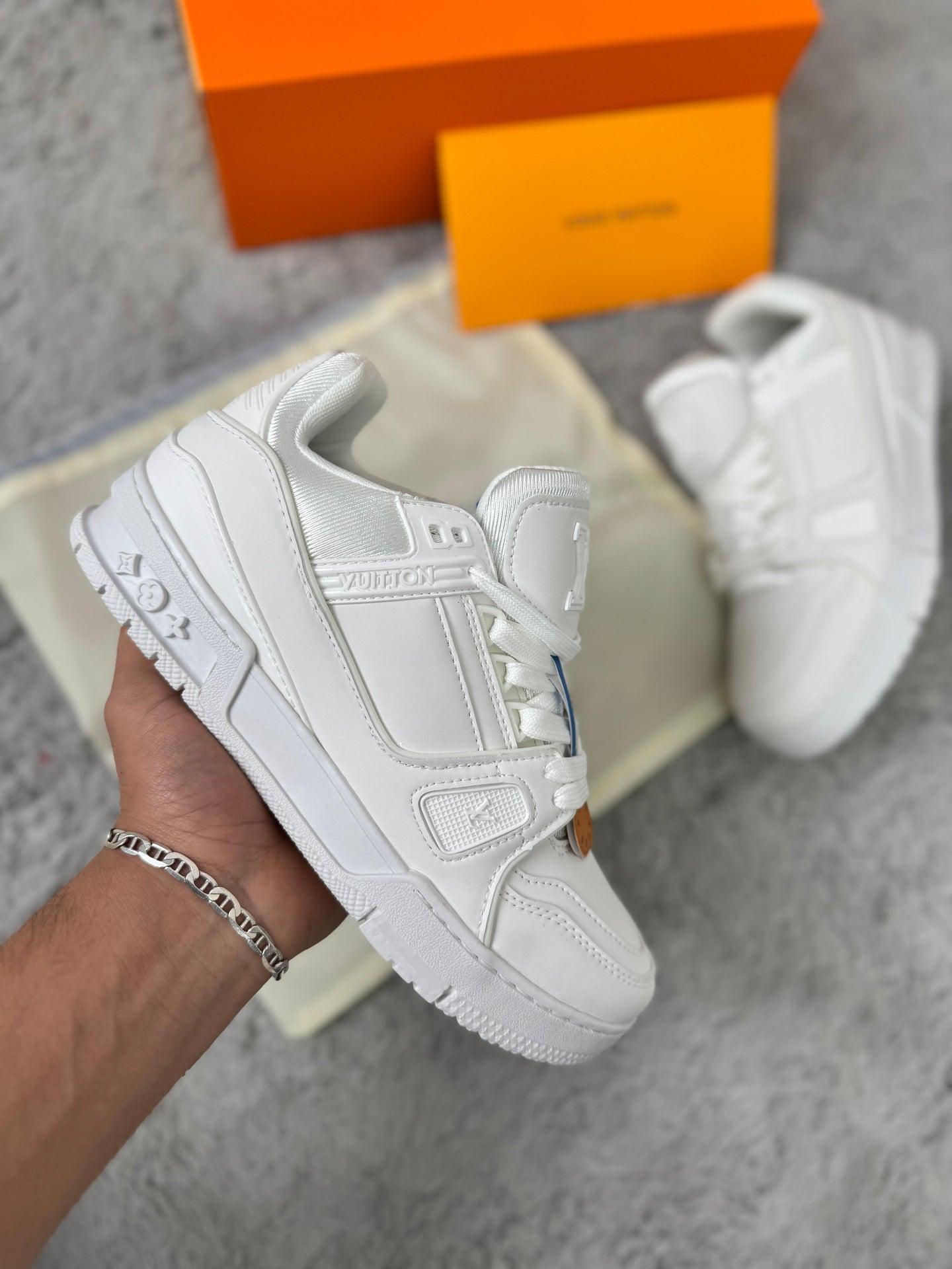 LV TRAINER