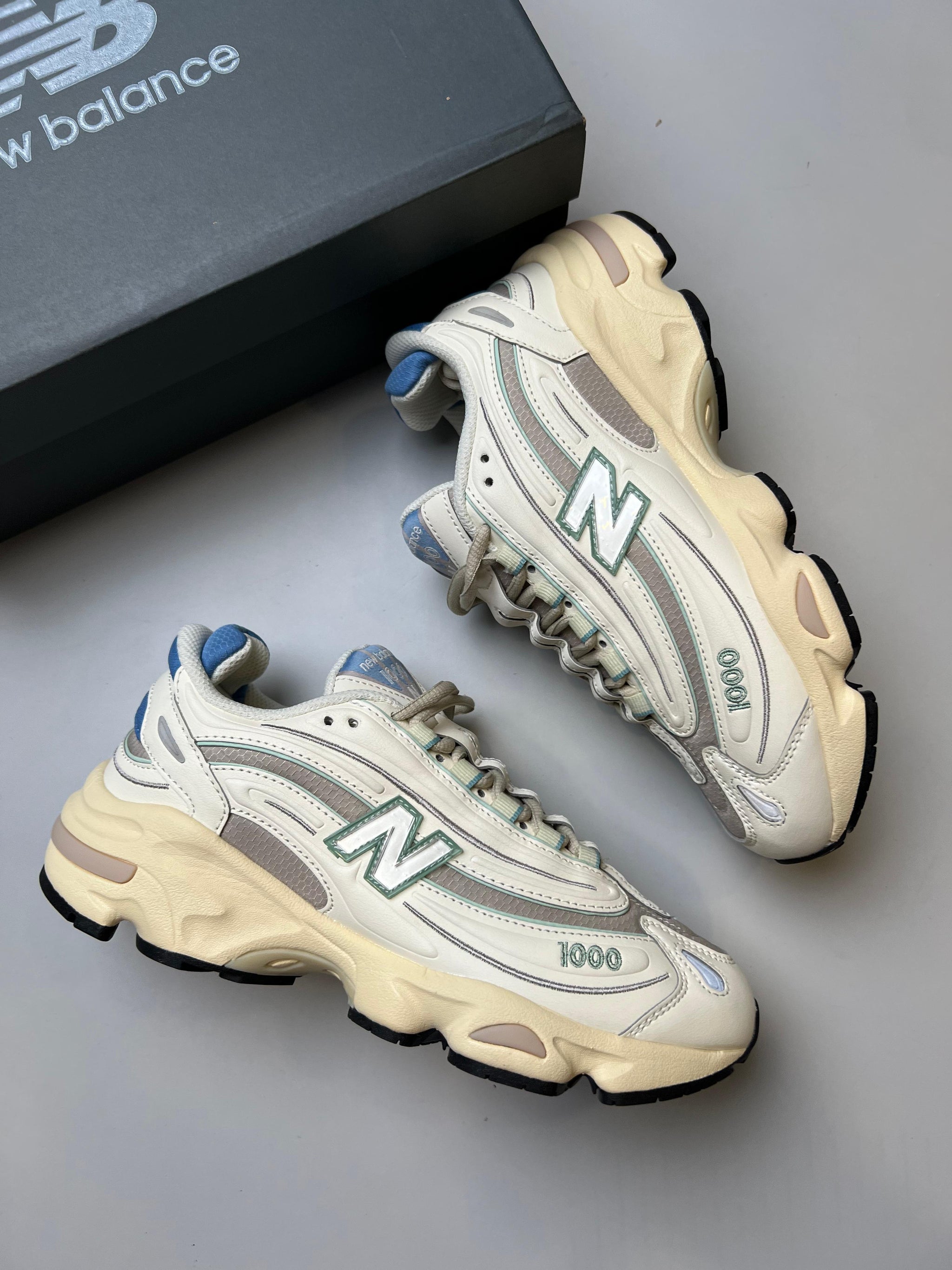 NEW BALANCE 1000 - BEIGE