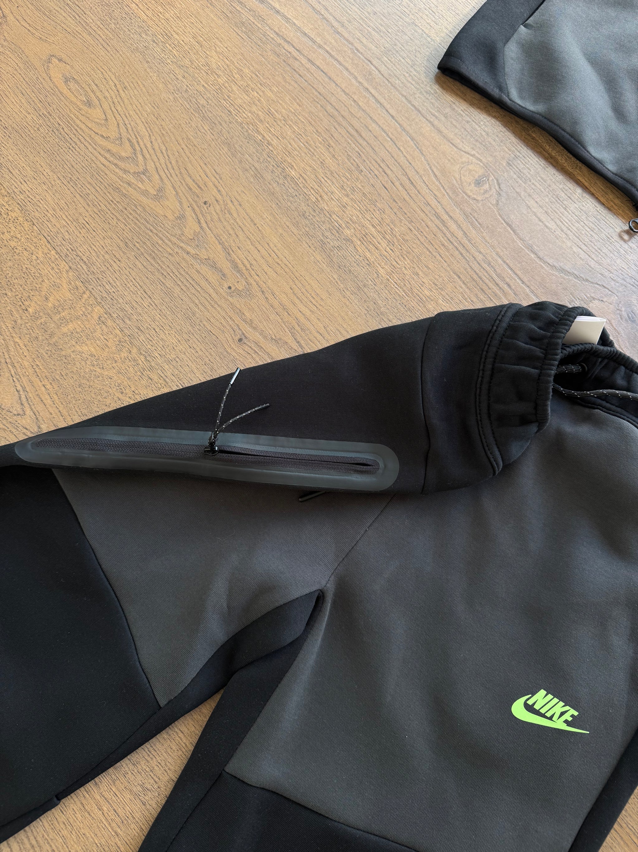 CONJUNTO NIKE TECH 2026 - M15