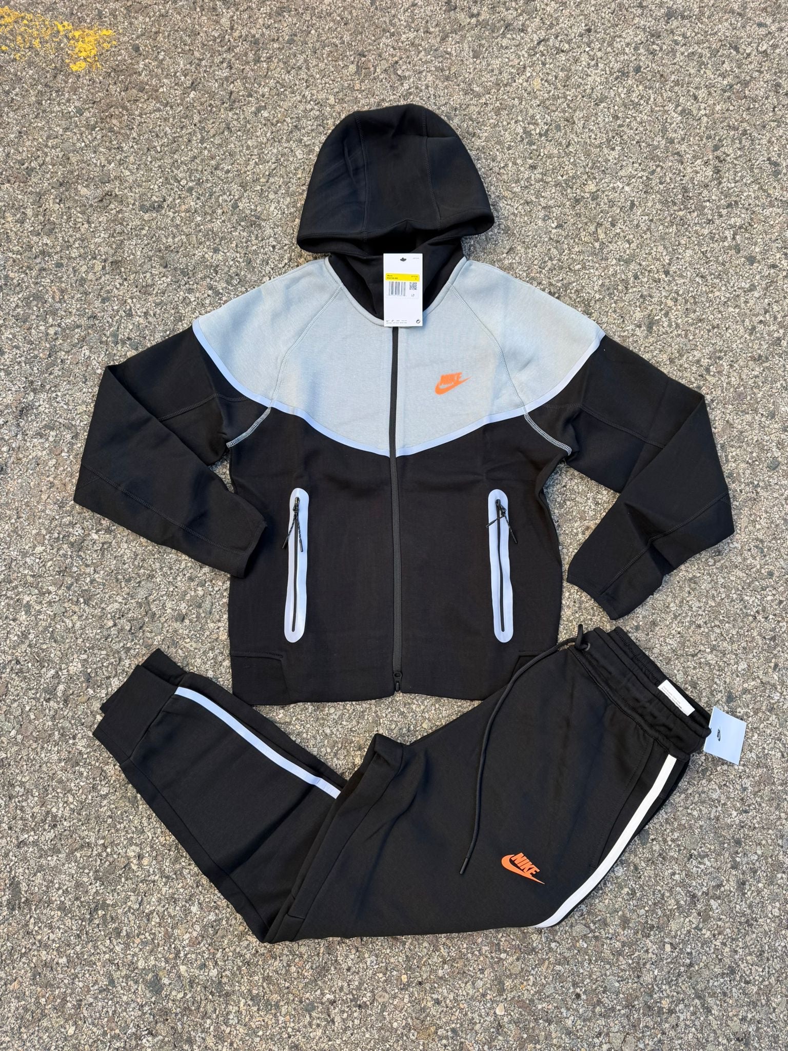 CONJUNTO NIKE TECH 2026 - M11