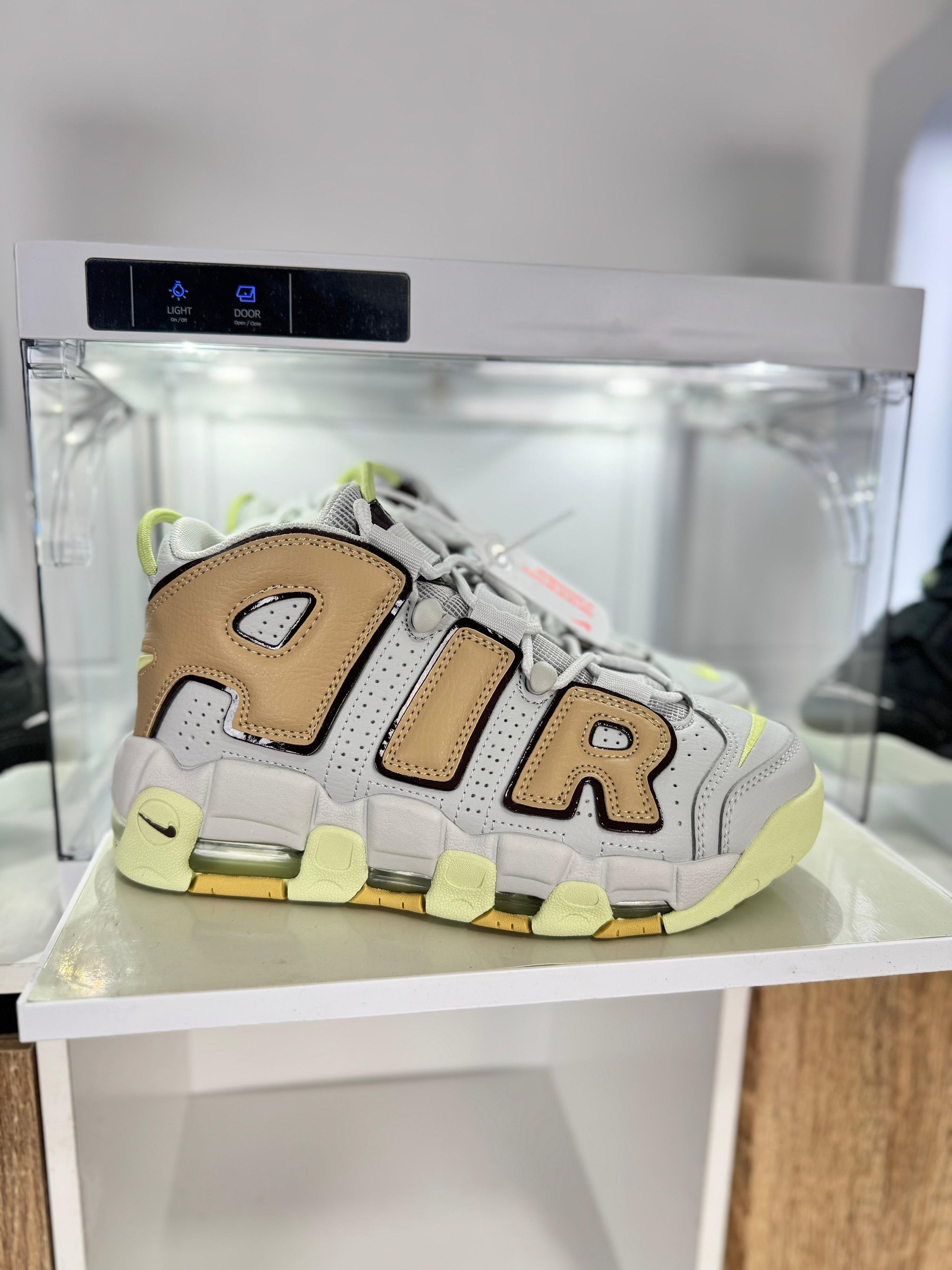 NIKE AIR UPTEMPO