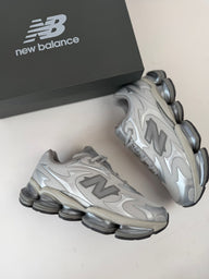 NEW BALANCE 2000 gris