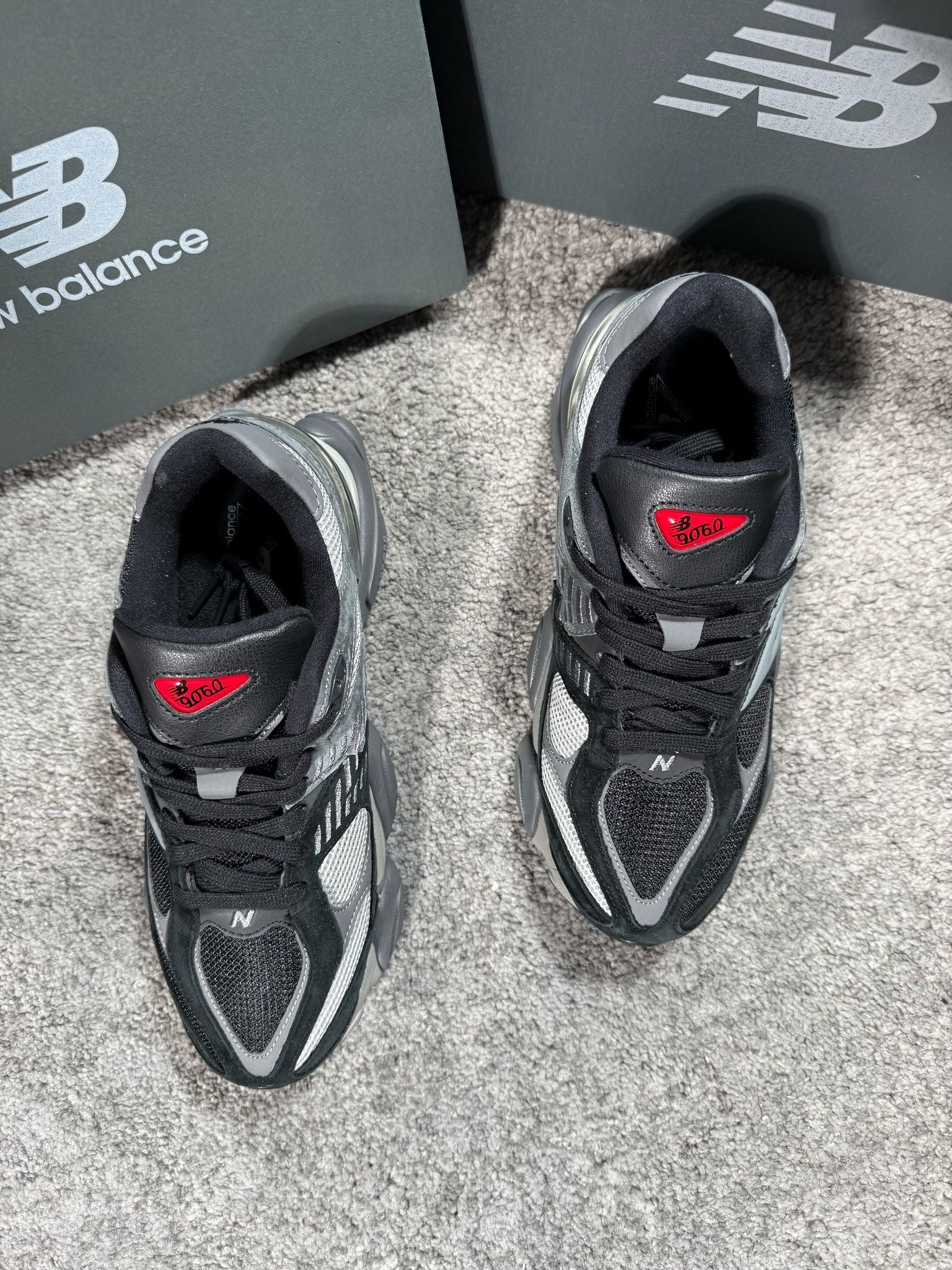 NEW BALANCE 9060 - GRIS/NEGRO (CP)