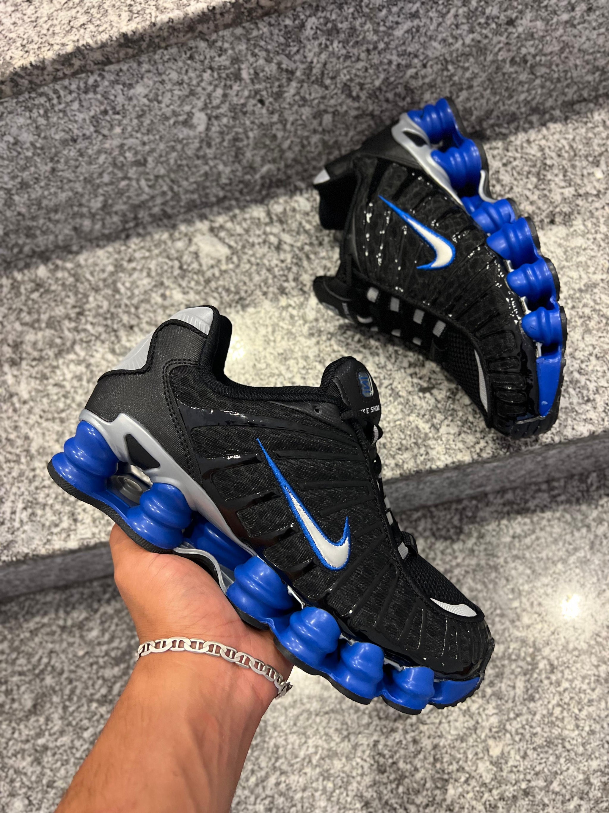 NIKE SHOX TL - NEGRAS/AZULES
