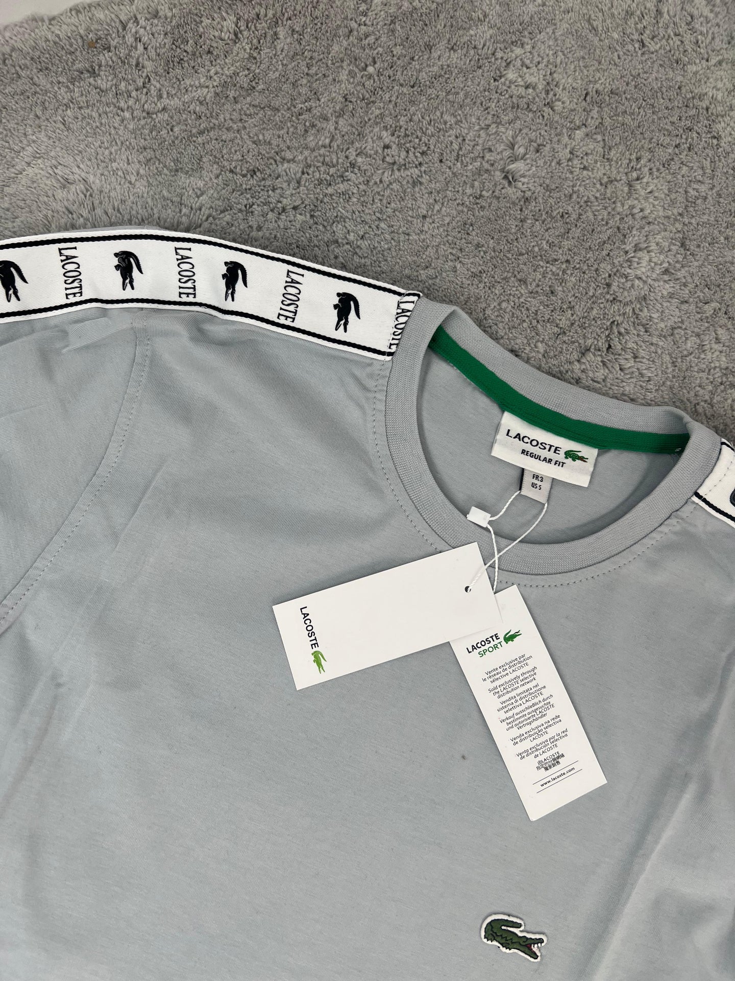 CONJUNTO LACOSTE - GRIS