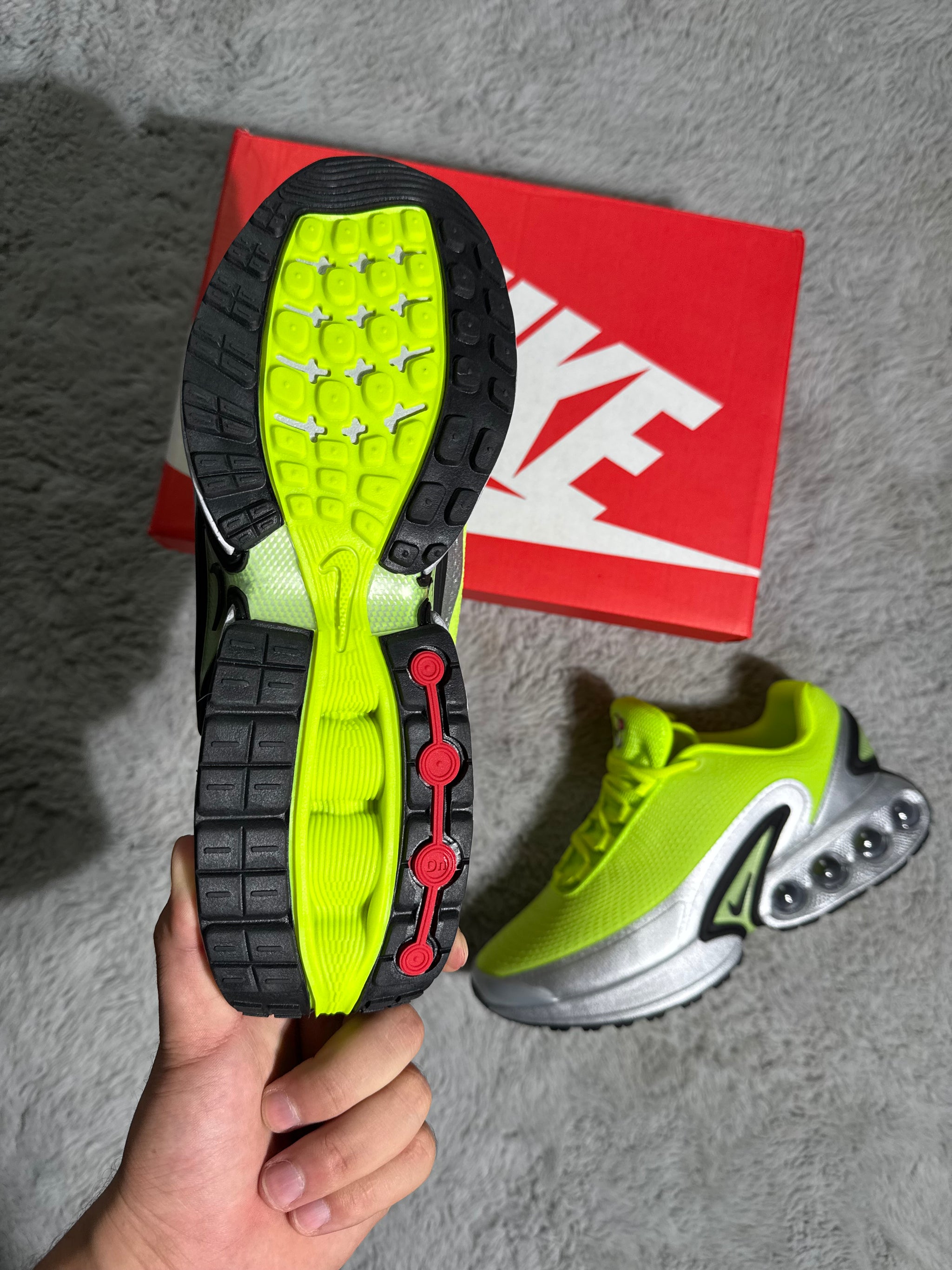 NIKE TN DN - Volt Silver