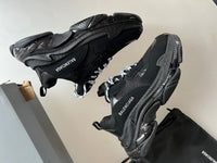 BALENCIAGA TRIPLE S - NEGRAS