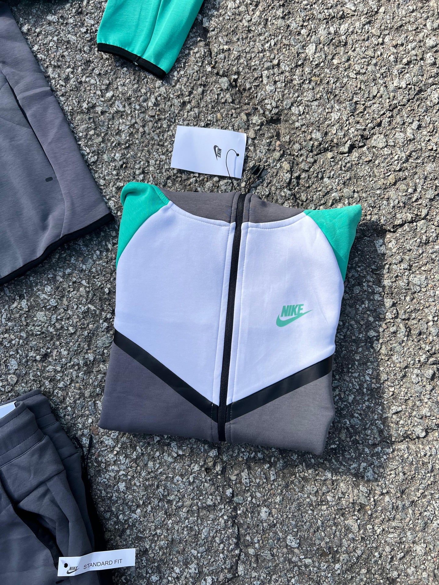 CONJUNTO NIKE TECH - 2025/2026