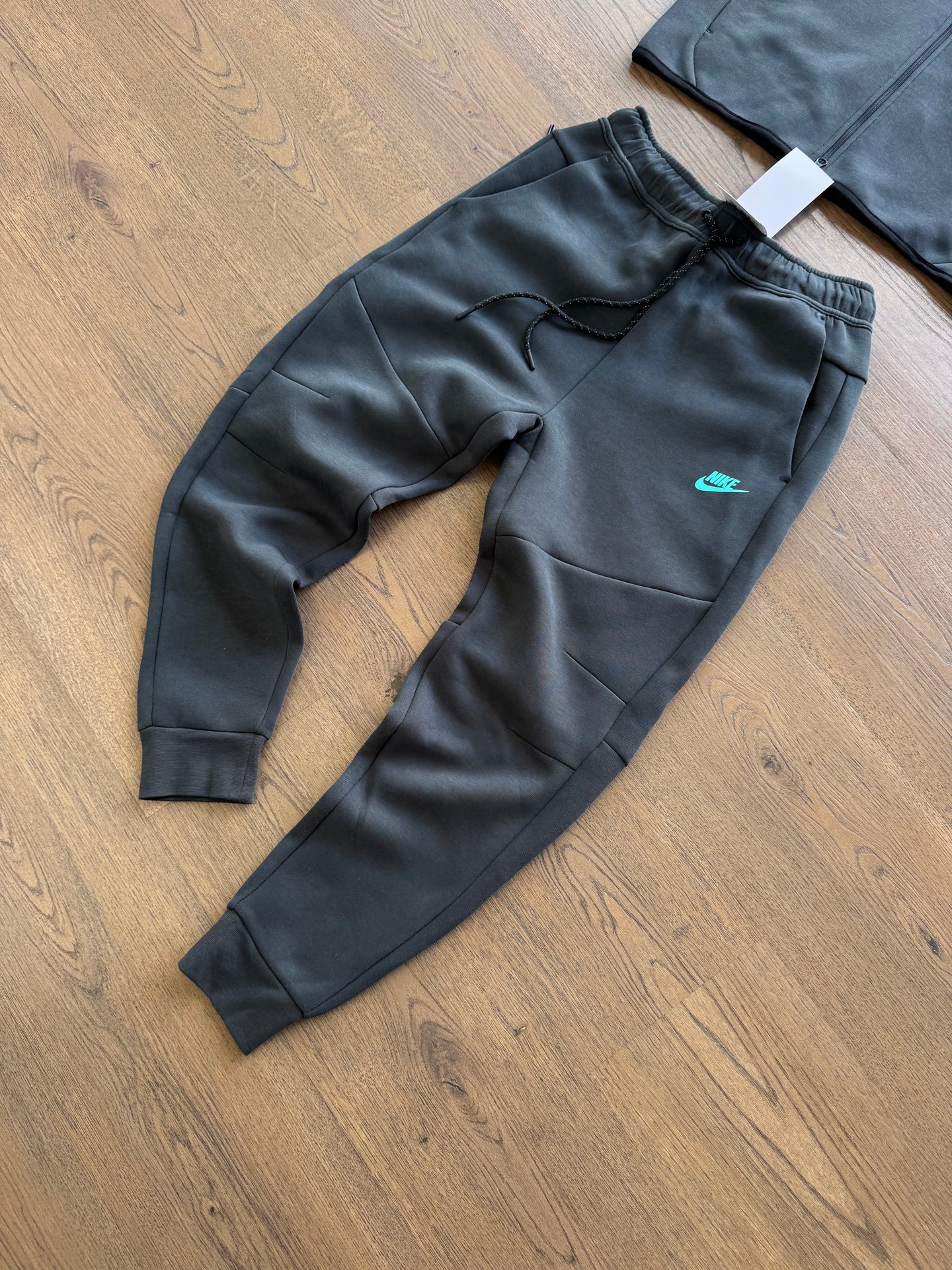 CONJUNTO NIKE TECH 2026 - M14