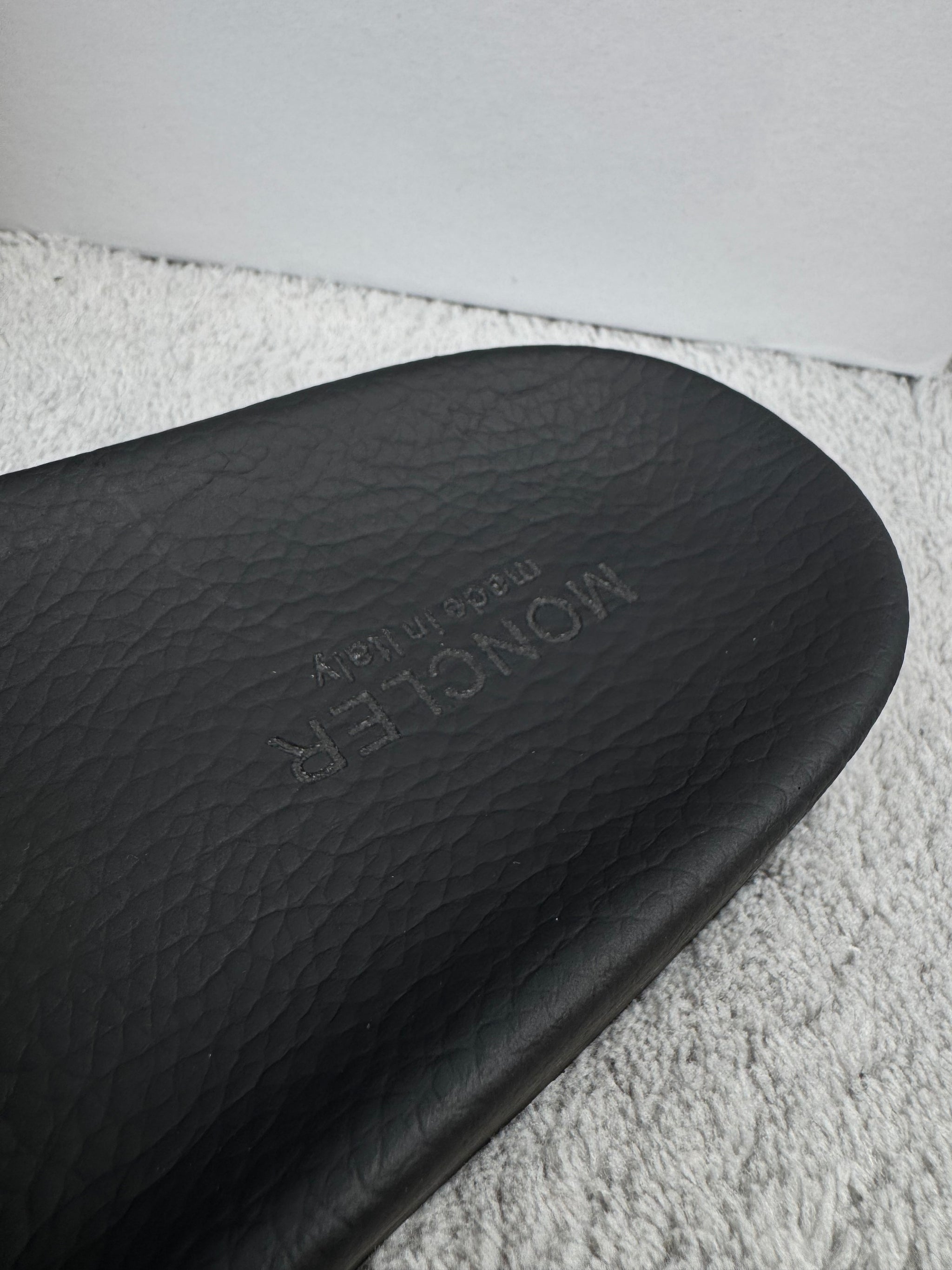 MONCLER - NEGRAS