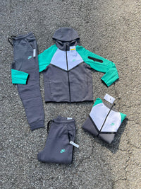 CONJUNTO NIKE TECH - 2025/2026