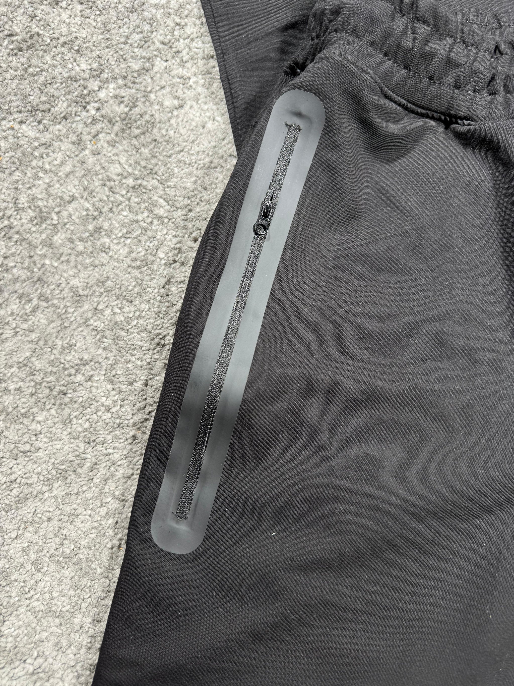 CONJUNTO CORTO - NIKE TECH  - NEGRO