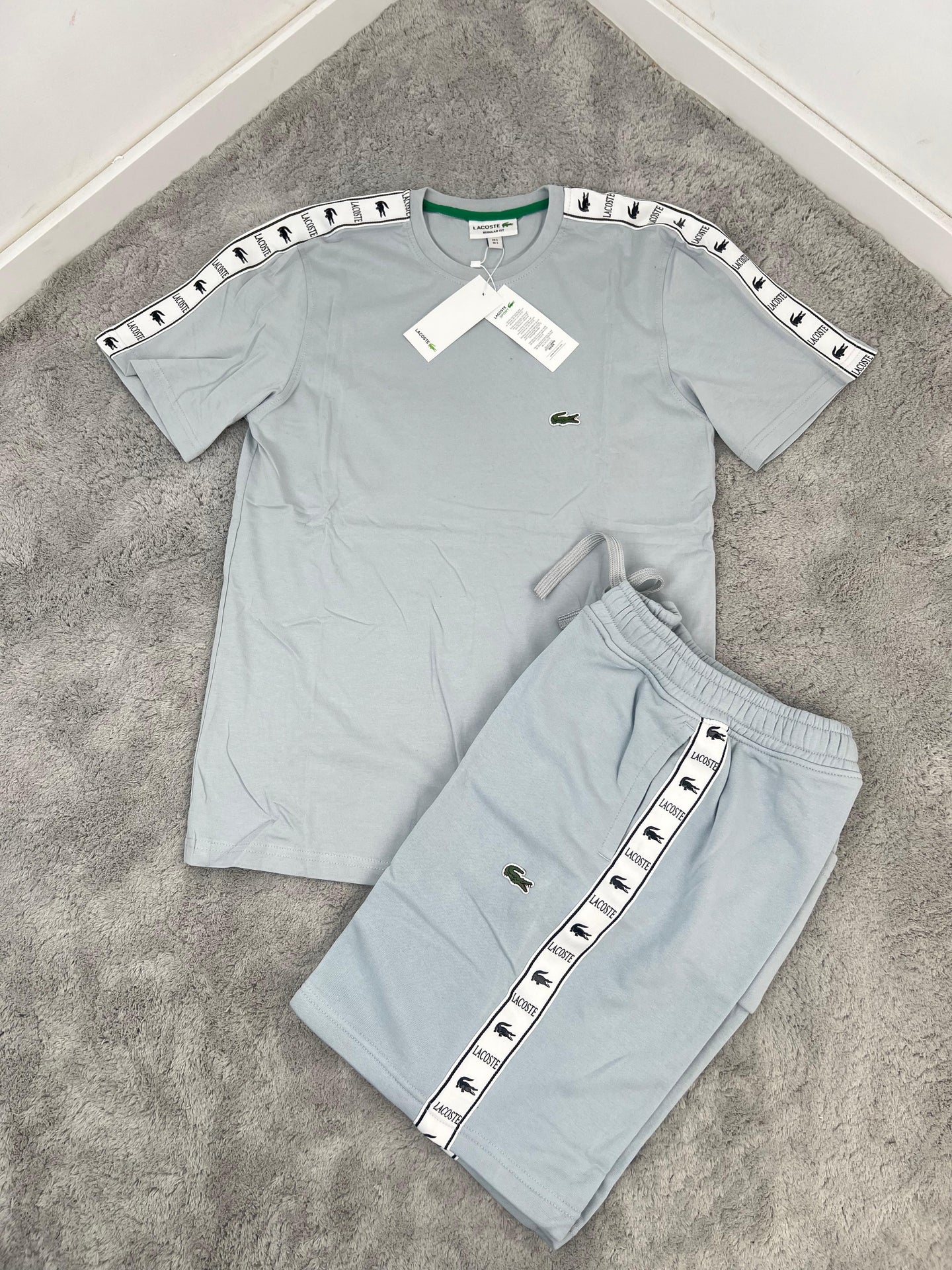 CONJUNTO LACOSTE - GRIS