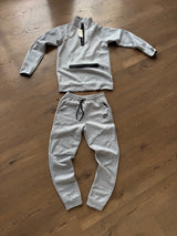 CONJUNTO NIKE TECH 2025 - GRIS