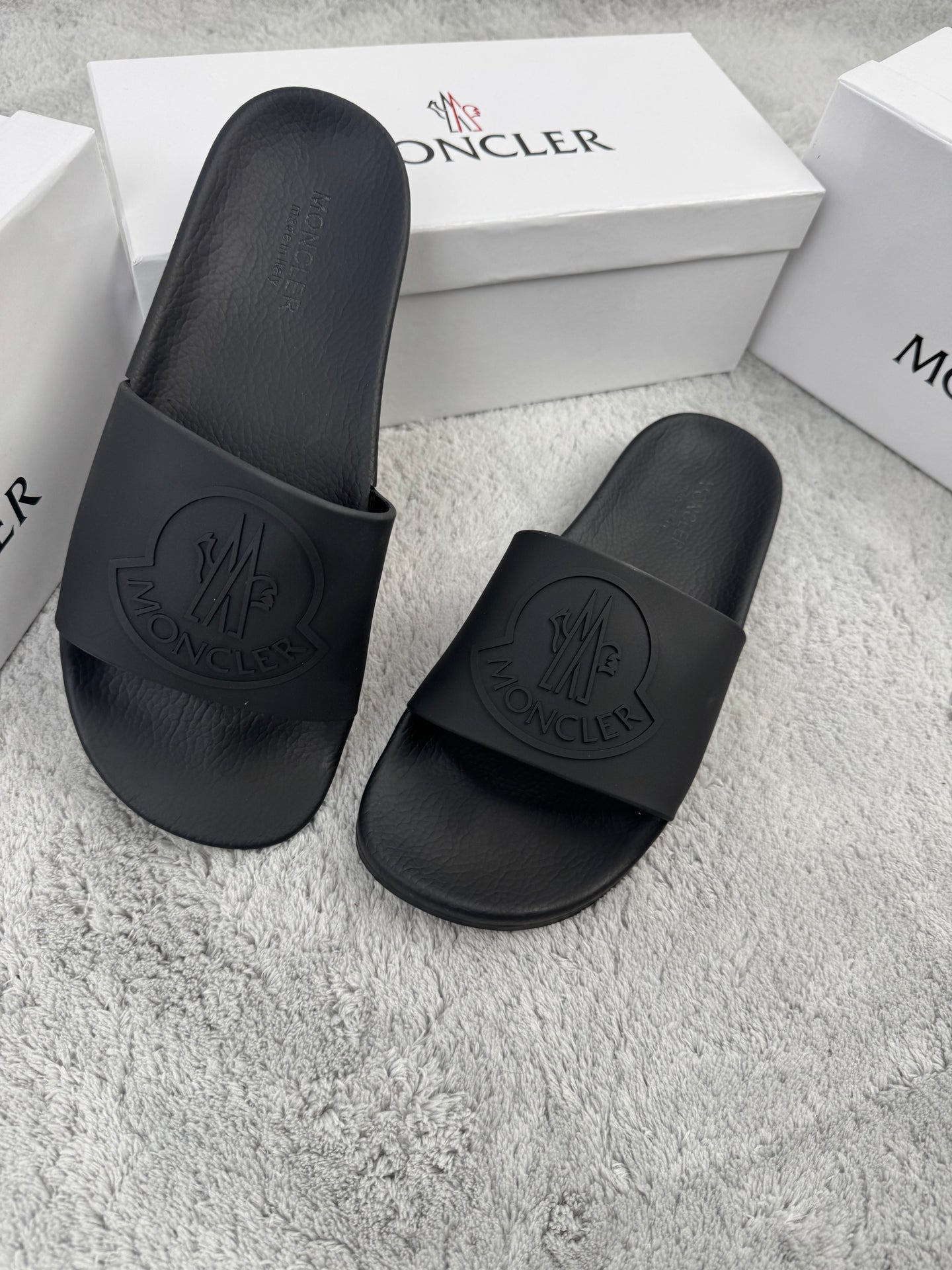 MONCLER - NEGRAS