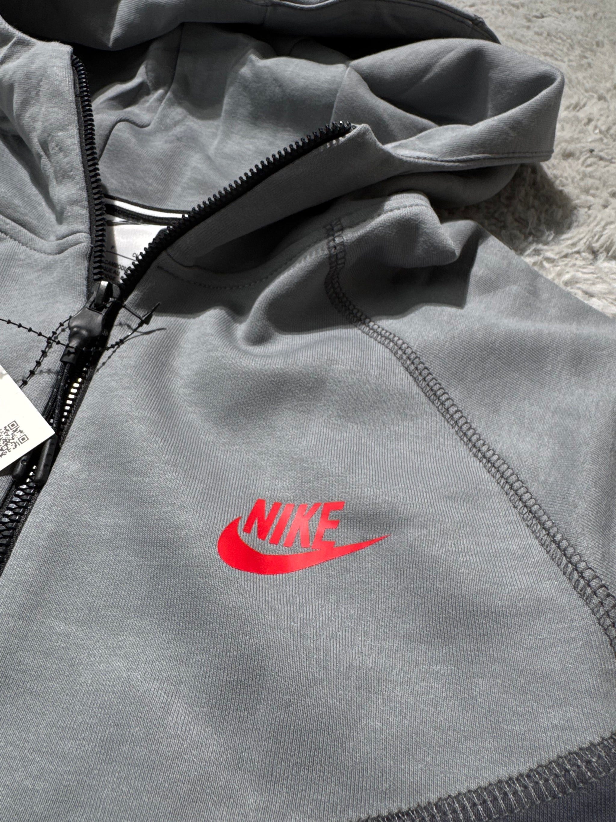 Conjunto nike tech