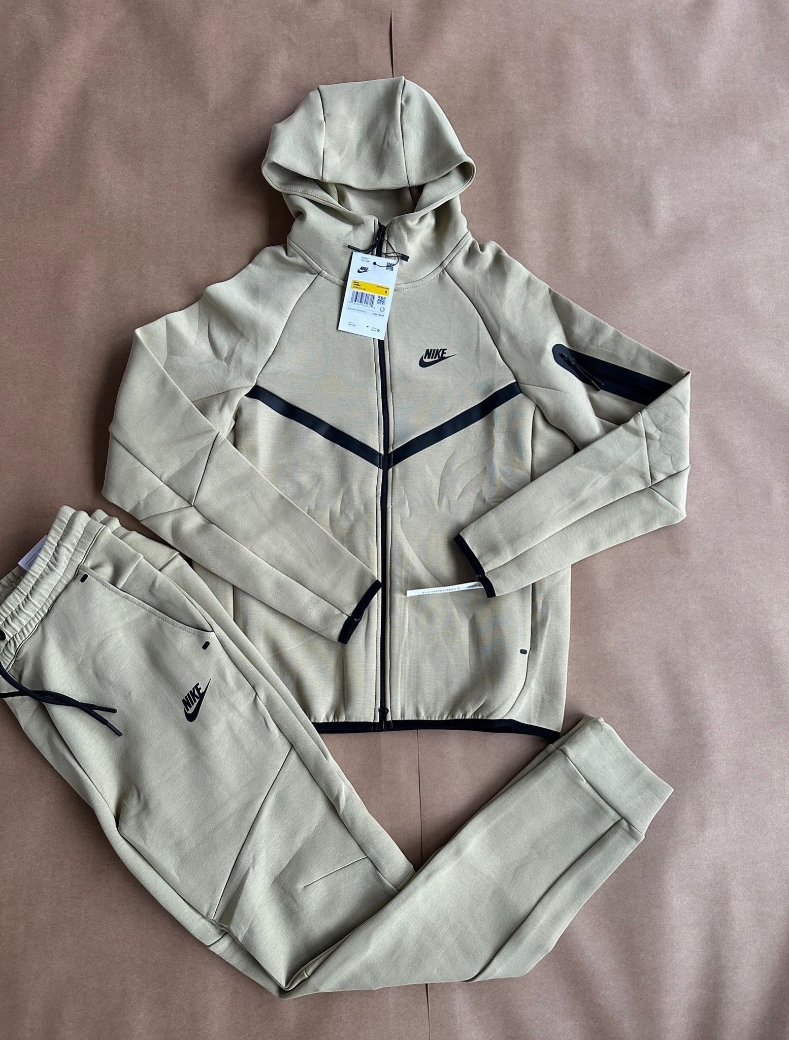 CONJUNTO NIKE TECH 2026 - M4