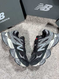NEW BALANCE 9060 - GRIS/NEGRO (CP)