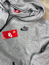 CONJUNTO NIKE TECH - GRIS
