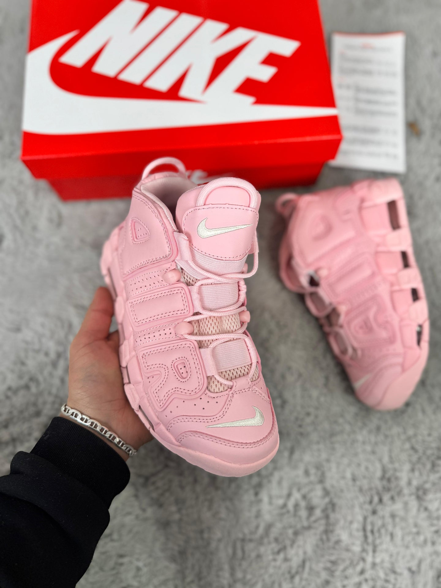 NIKE AIR UPTEMPO