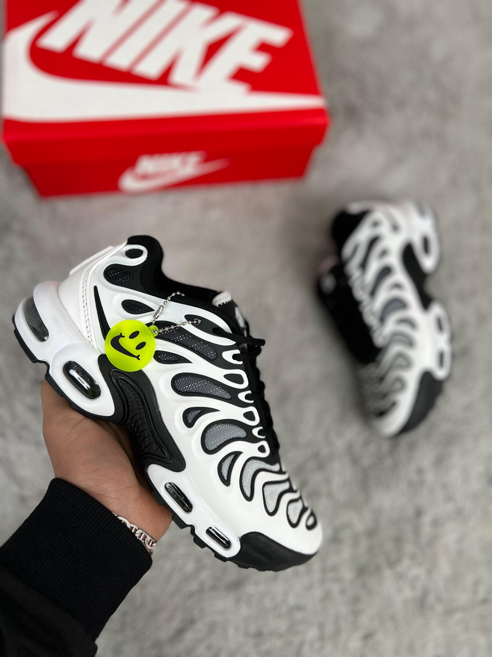 NIKE AIR MAX PLUS DRIFT