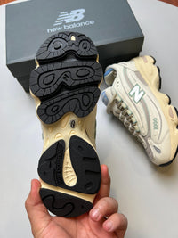 NEW BALANCE 1000 - BEIGE