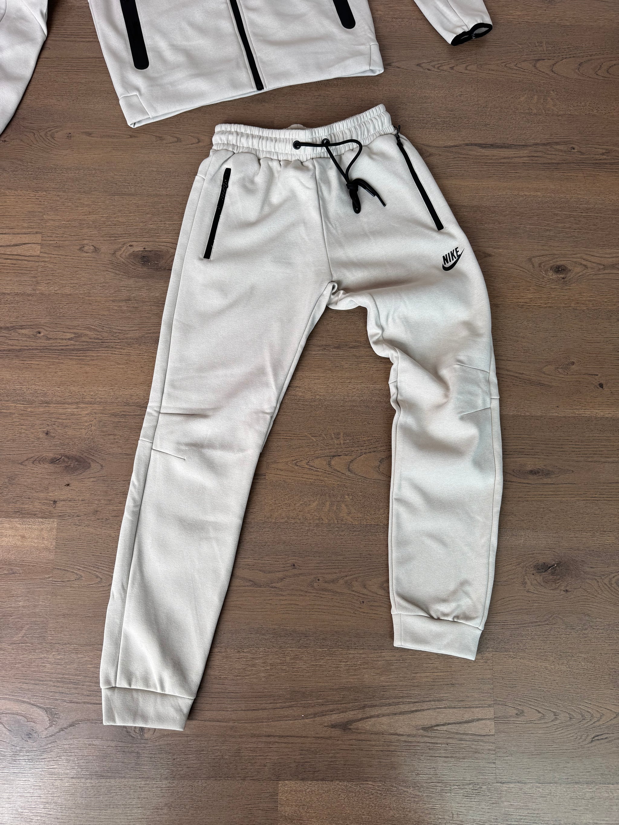 CONJUNTO NIKE TECH - BEIGE - N9