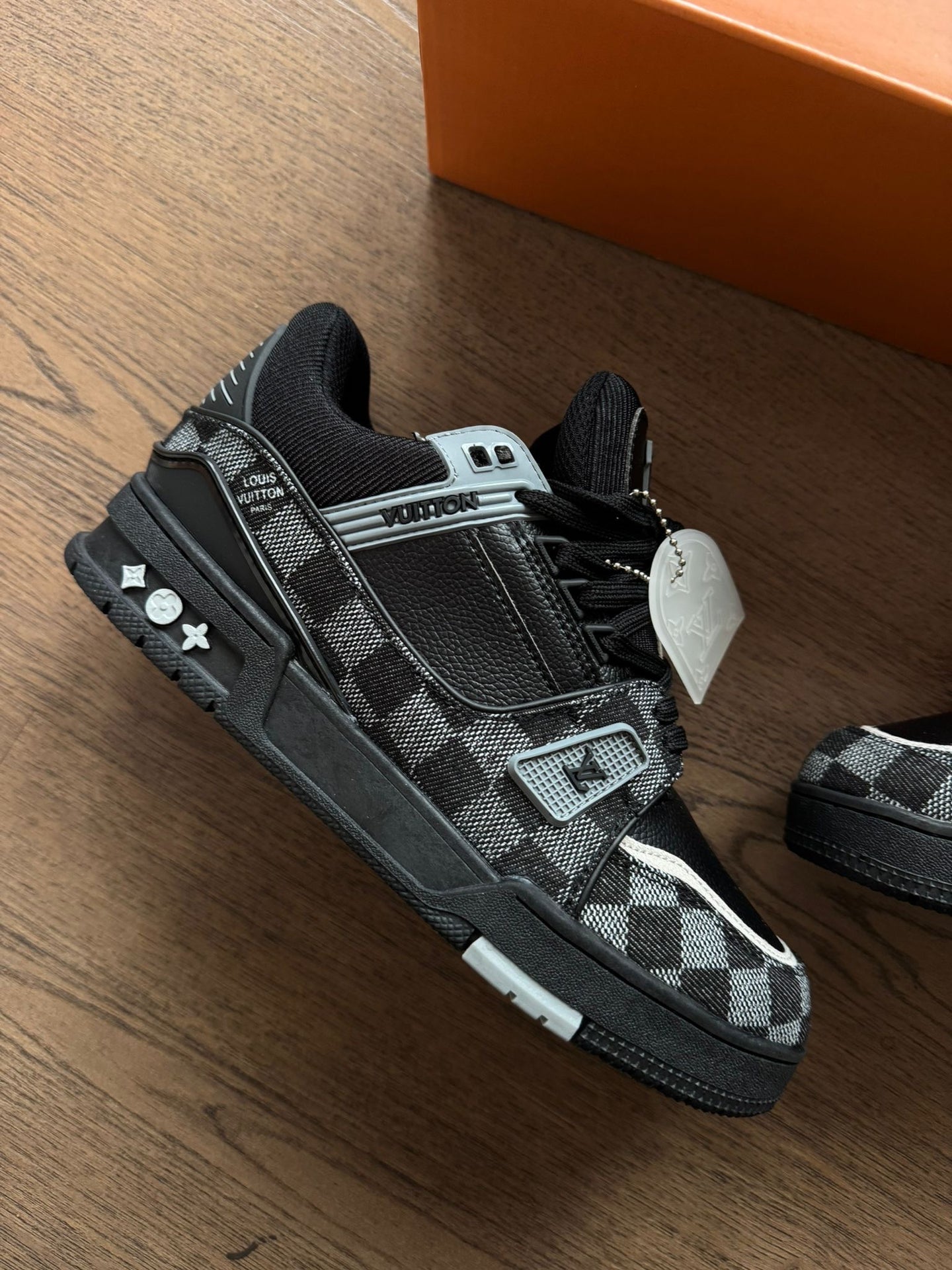 LV TRAINER - BLACK 1